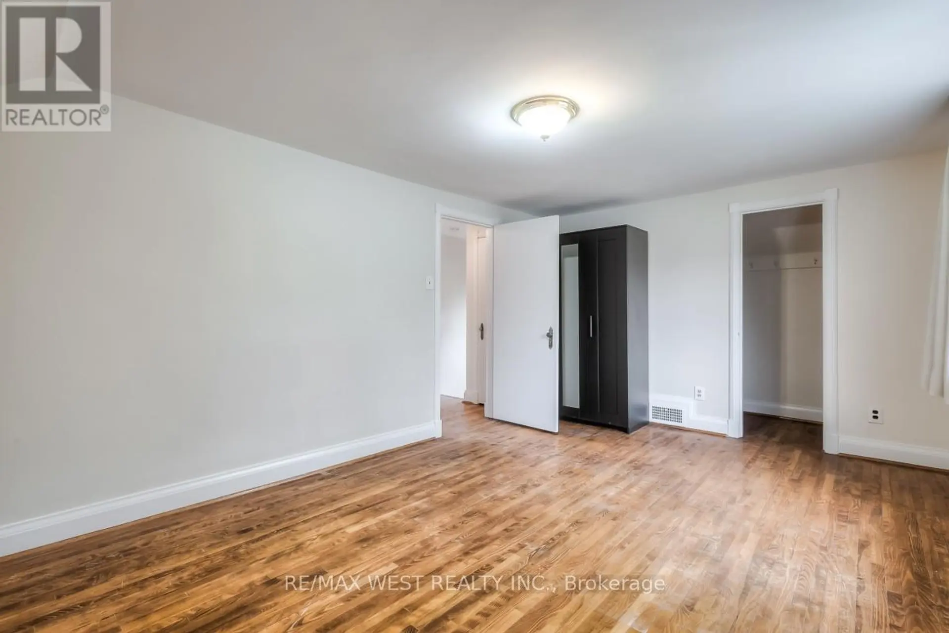 1109 ROYAL YORK ROAD - Image 9