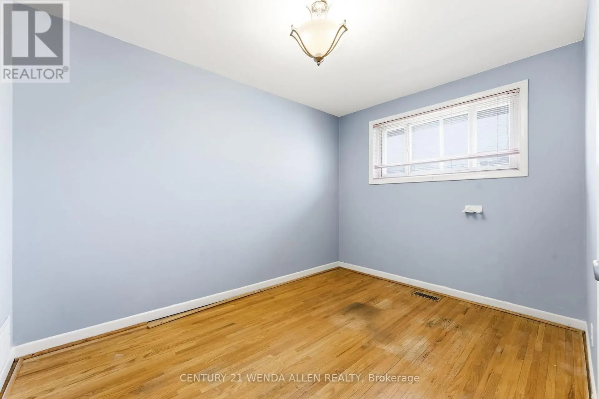 903 GRENOBLE BOULEVARD - Image 11
