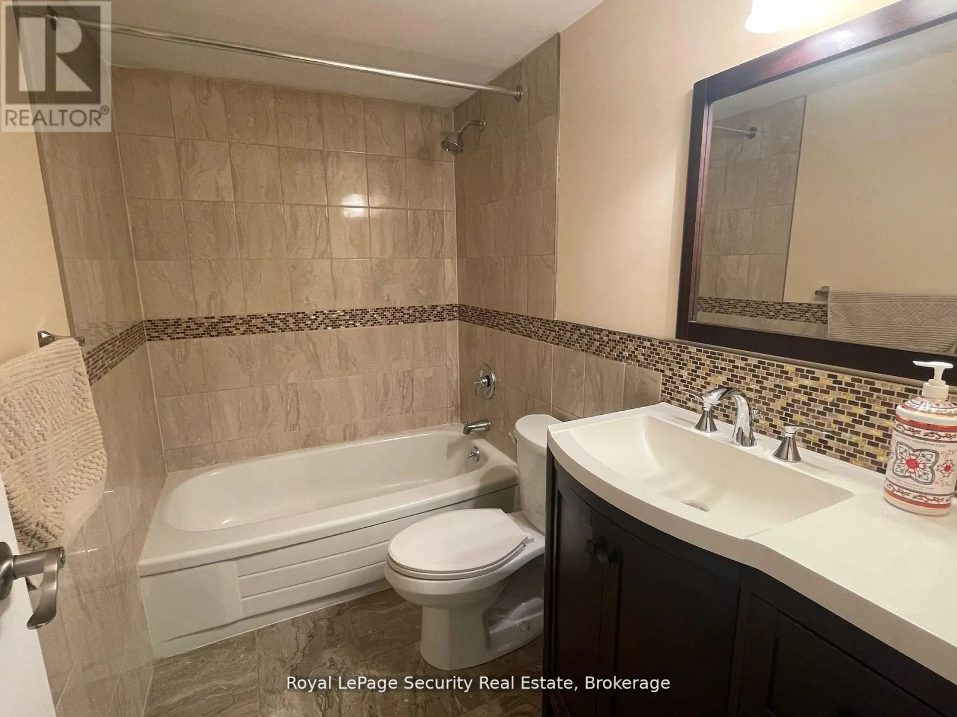 #805 2556 ARGYLE ROAD - Image 14