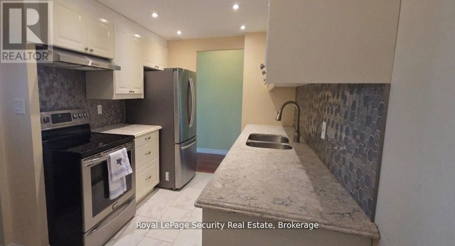 #805 2556 ARGYLE ROAD - Image 2