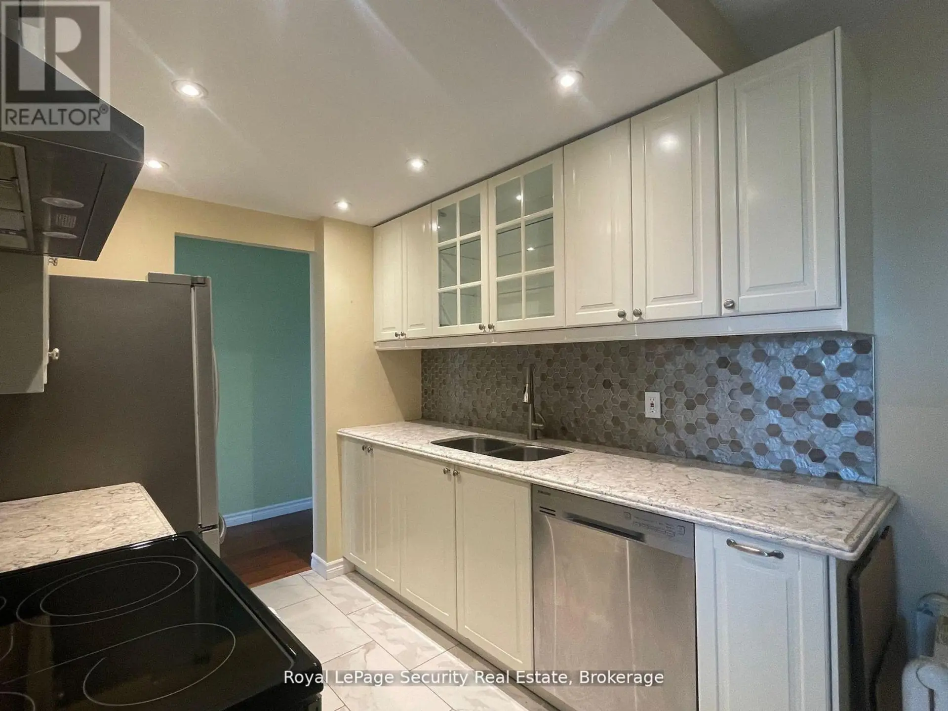 #805 2556 ARGYLE ROAD - Image 4
