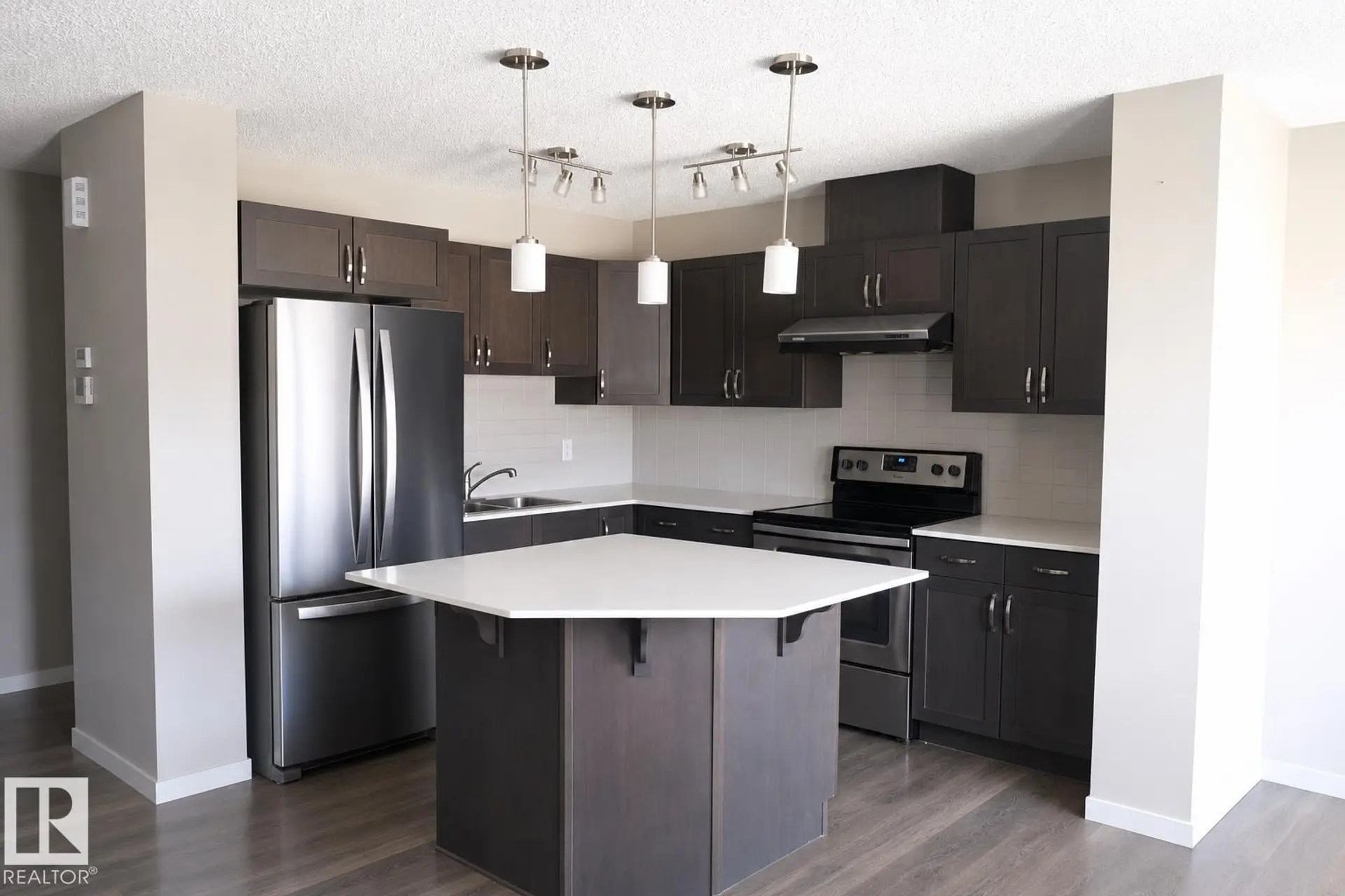 17263 9 AV SW SW - Image 6