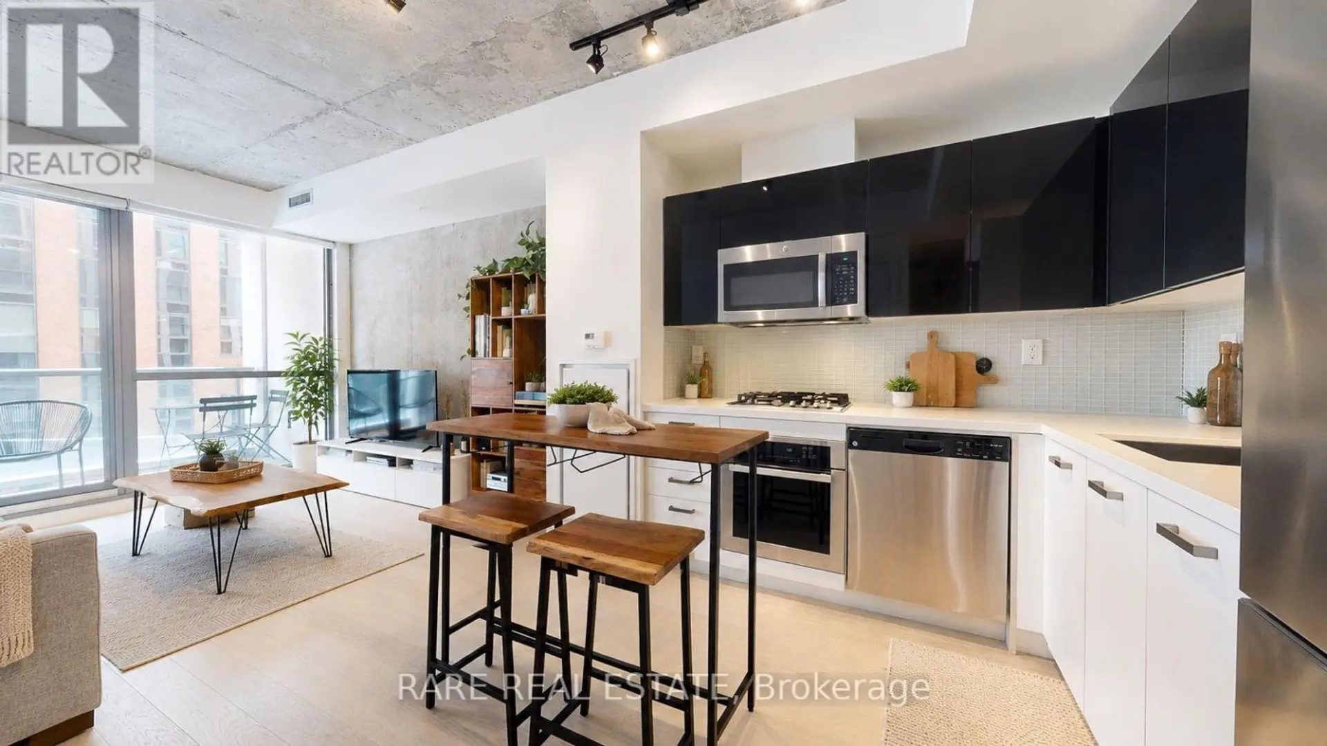 #421 39 BRANT STREET - Image 1