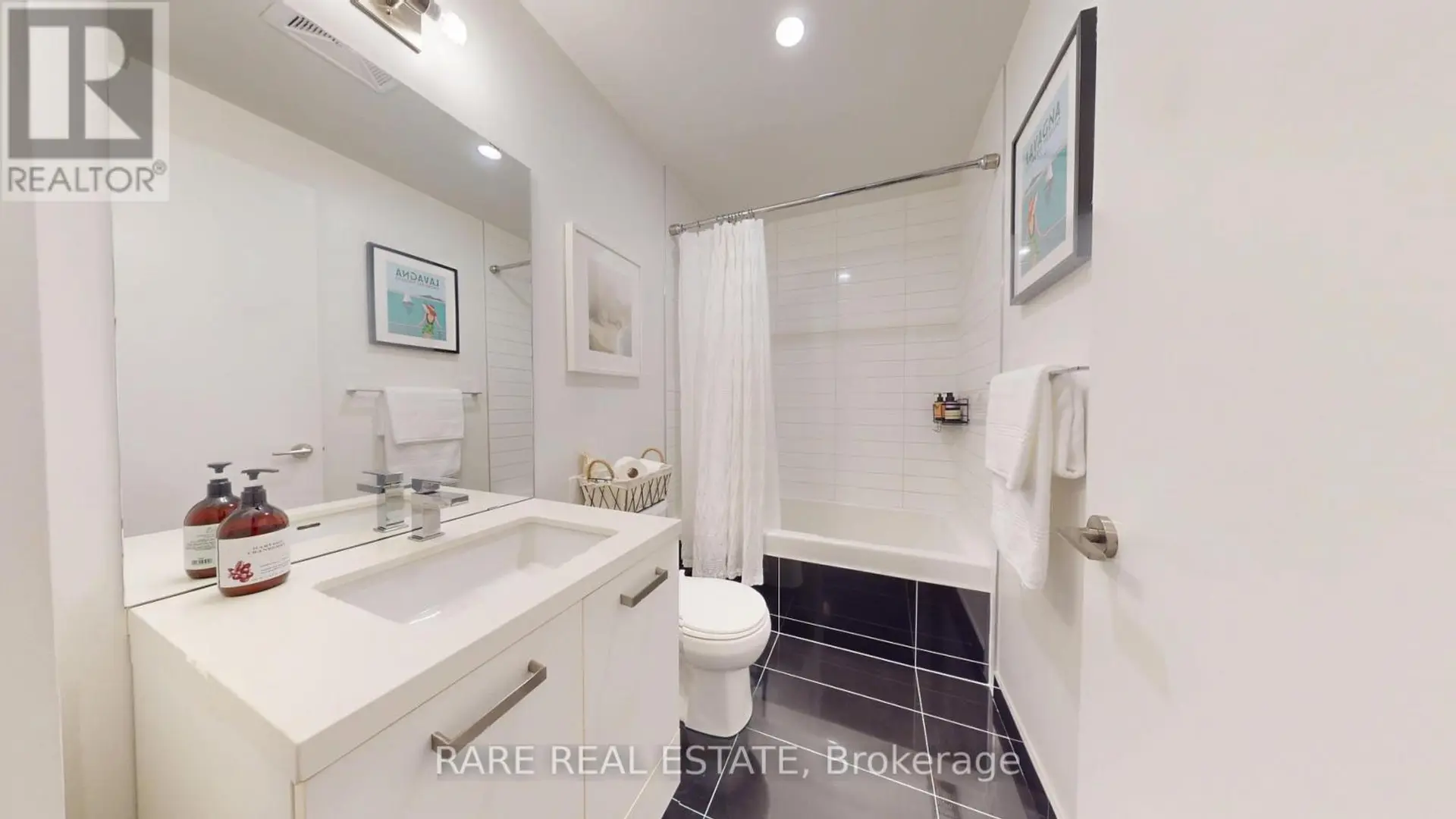 #421 39 BRANT STREET - Image 13