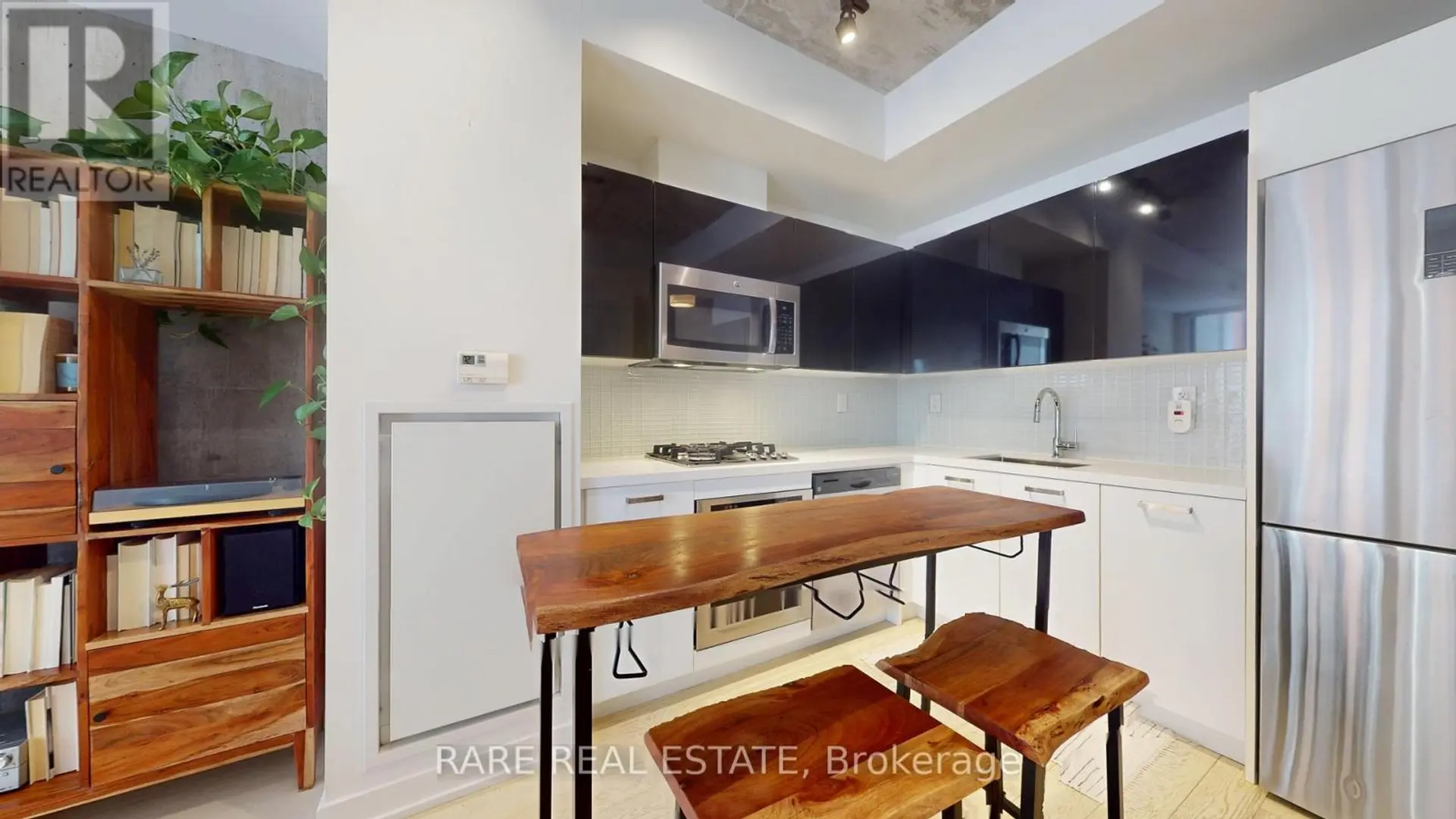 #421 39 BRANT STREET - Image 3