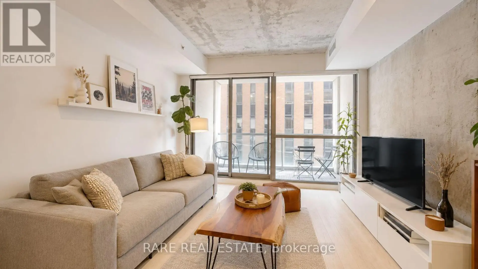 #421 39 BRANT STREET - Image 4