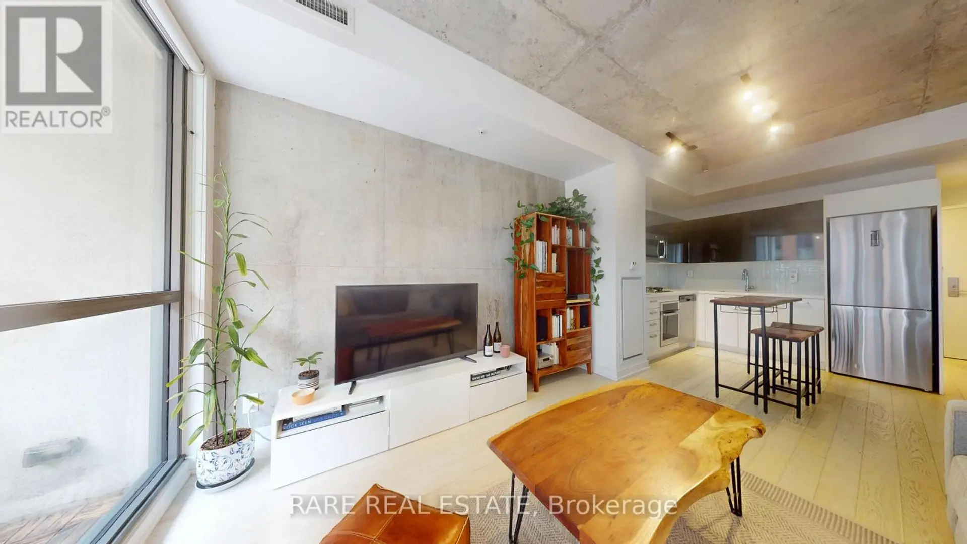 #421 39 BRANT STREET - Image 7