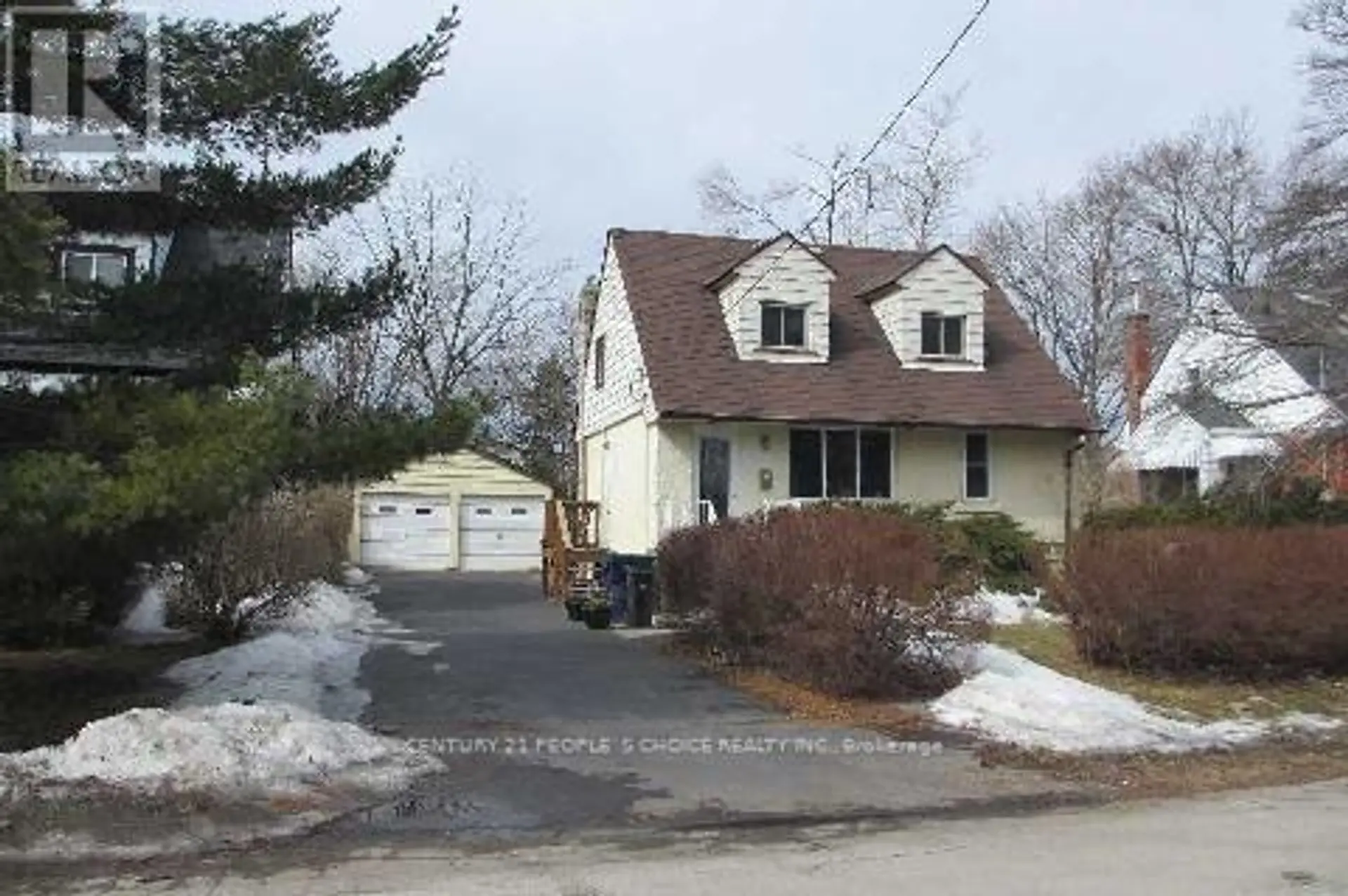 34 FAIRWOOD CRESCENT - Image 1