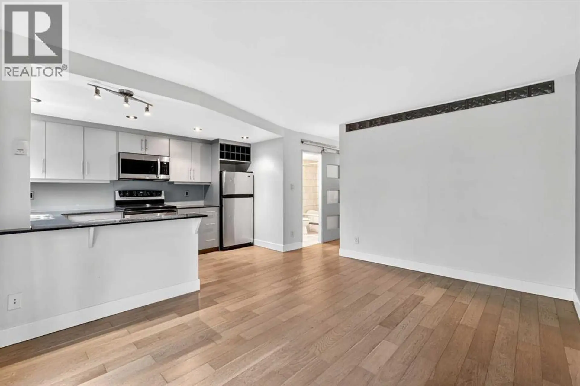 #304 812 15 Avenue SW - Image 4
