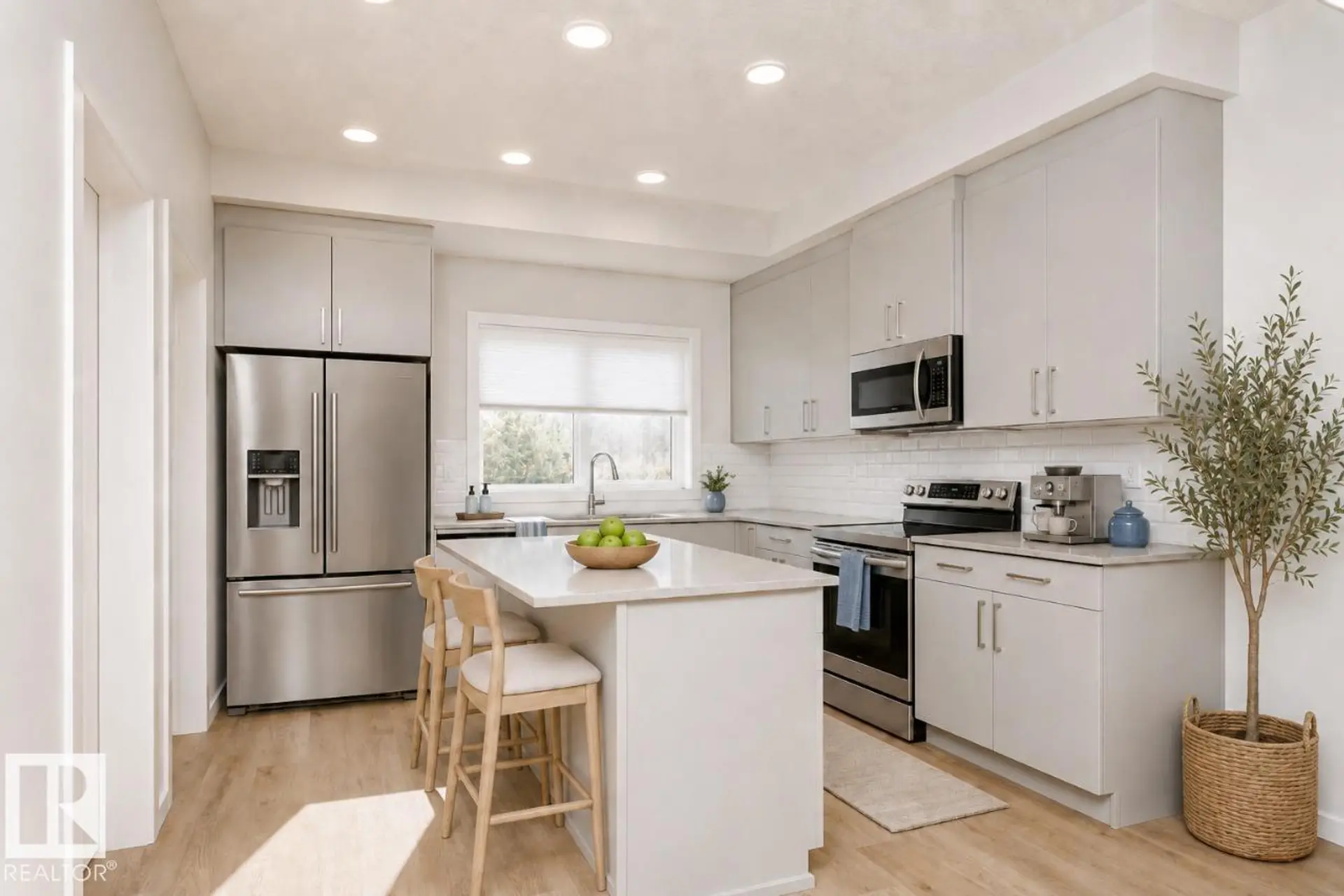 2752 7 AV SW - Image 2