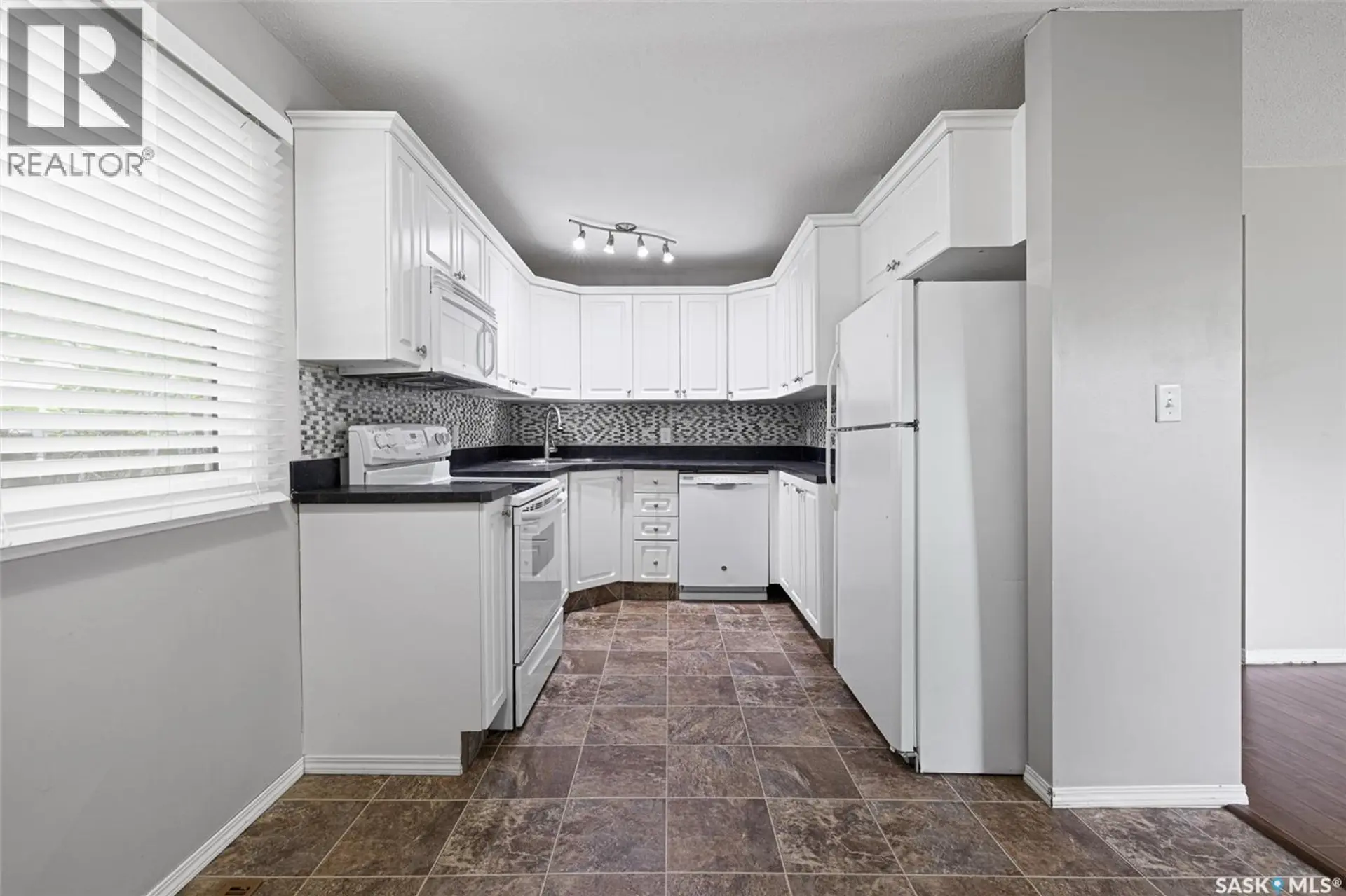 33 Merritt CRESCENT - Image 6