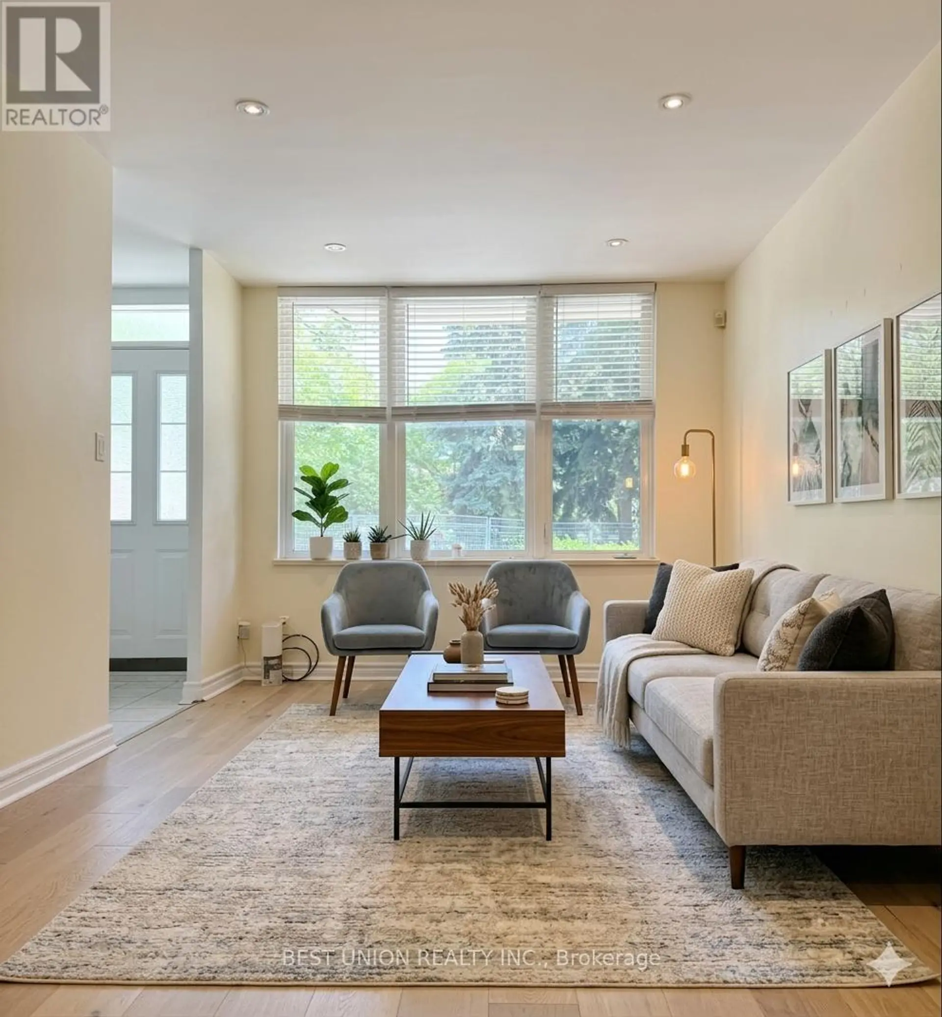 811 GRANDVIEW WAY - Image 1