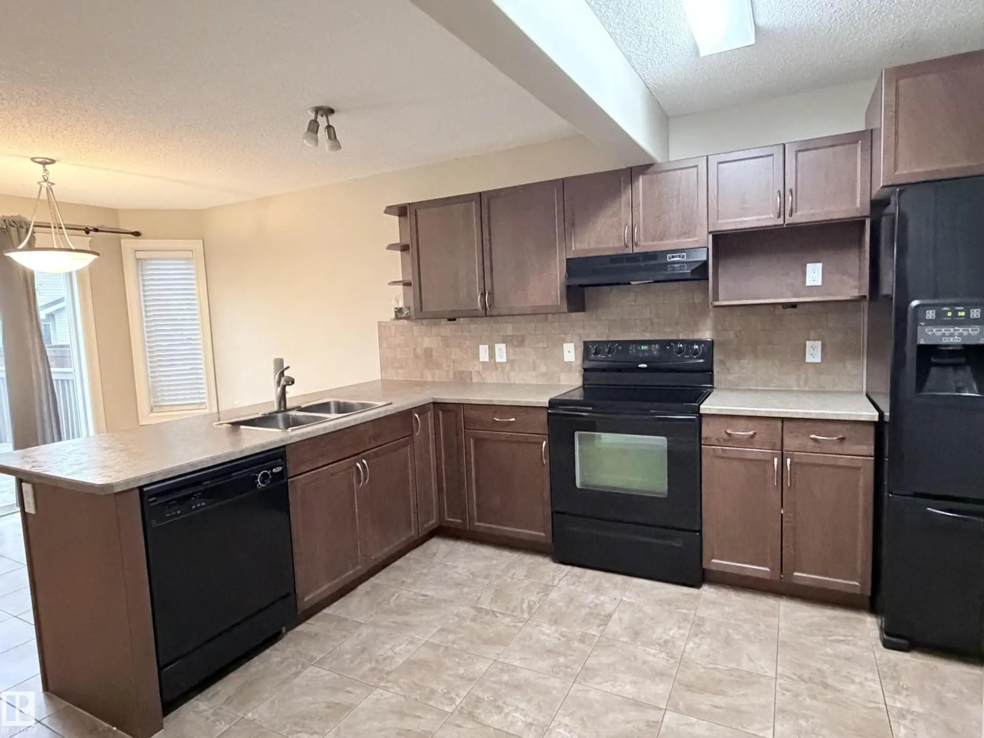 3027 26 AV NW NW - Image 6