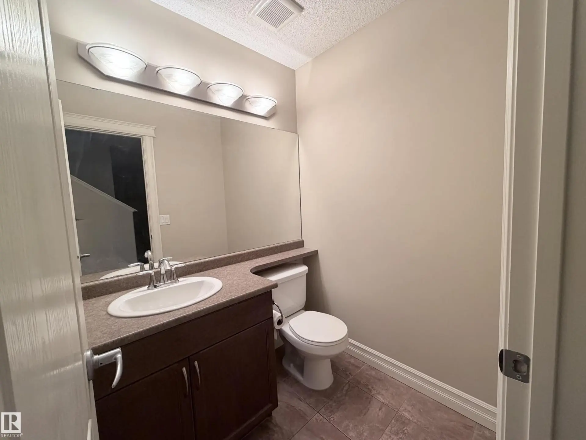 3027 26 AV NW NW - Image 8