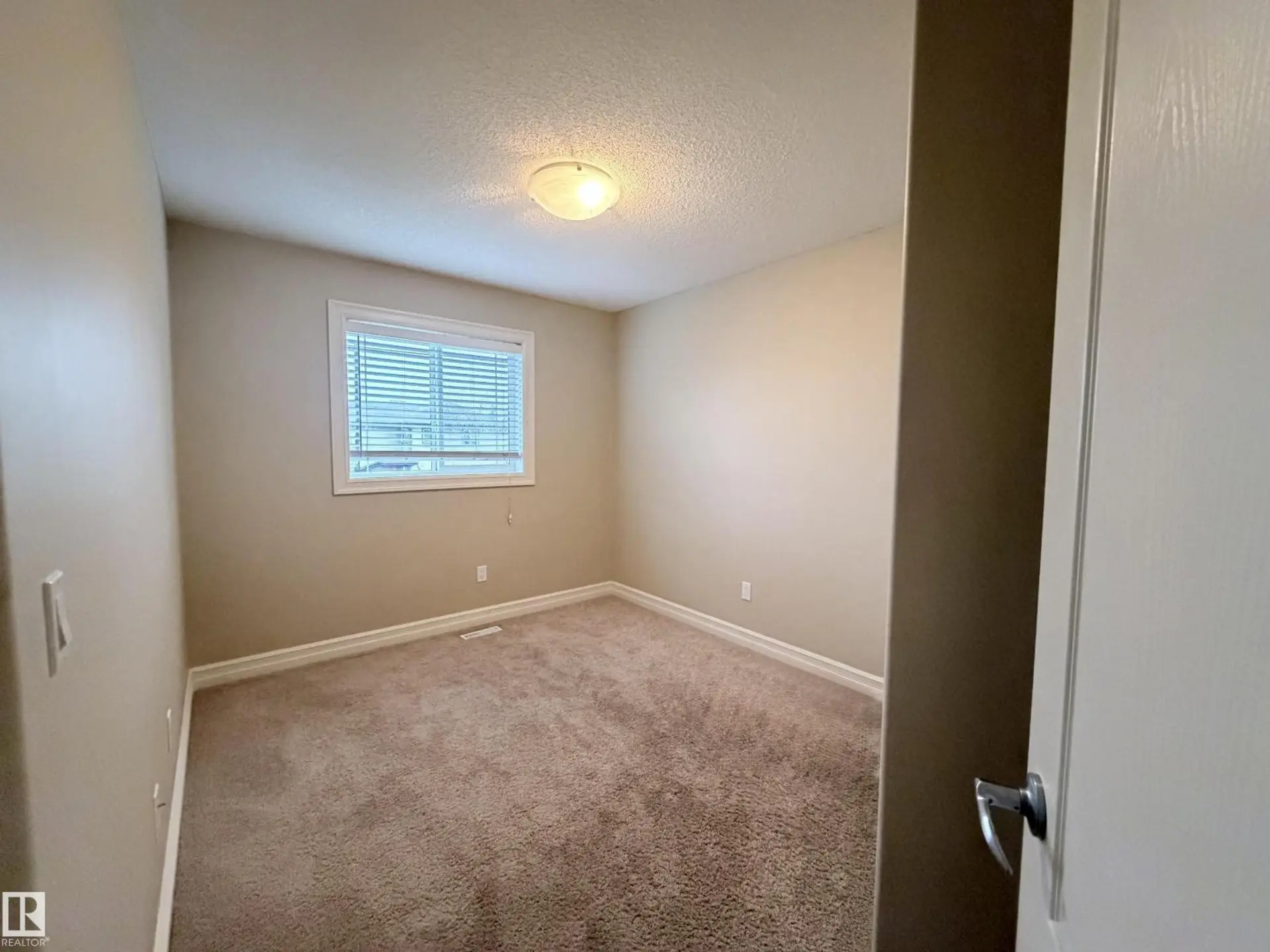 3027 26 AV NW NW - Image 17