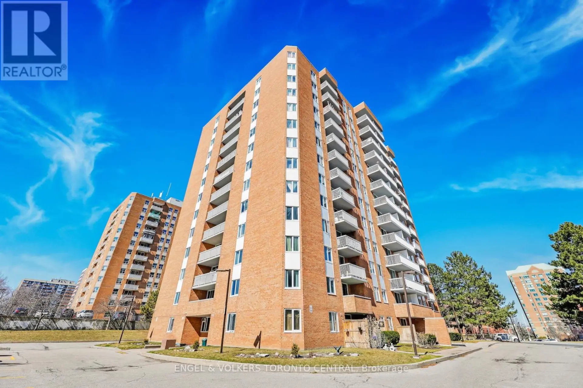 #606 15 SEWELLS ROAD