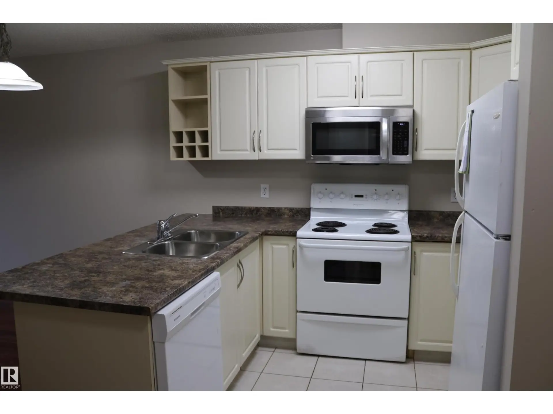 #422 17404 64 AV NW - Image 4