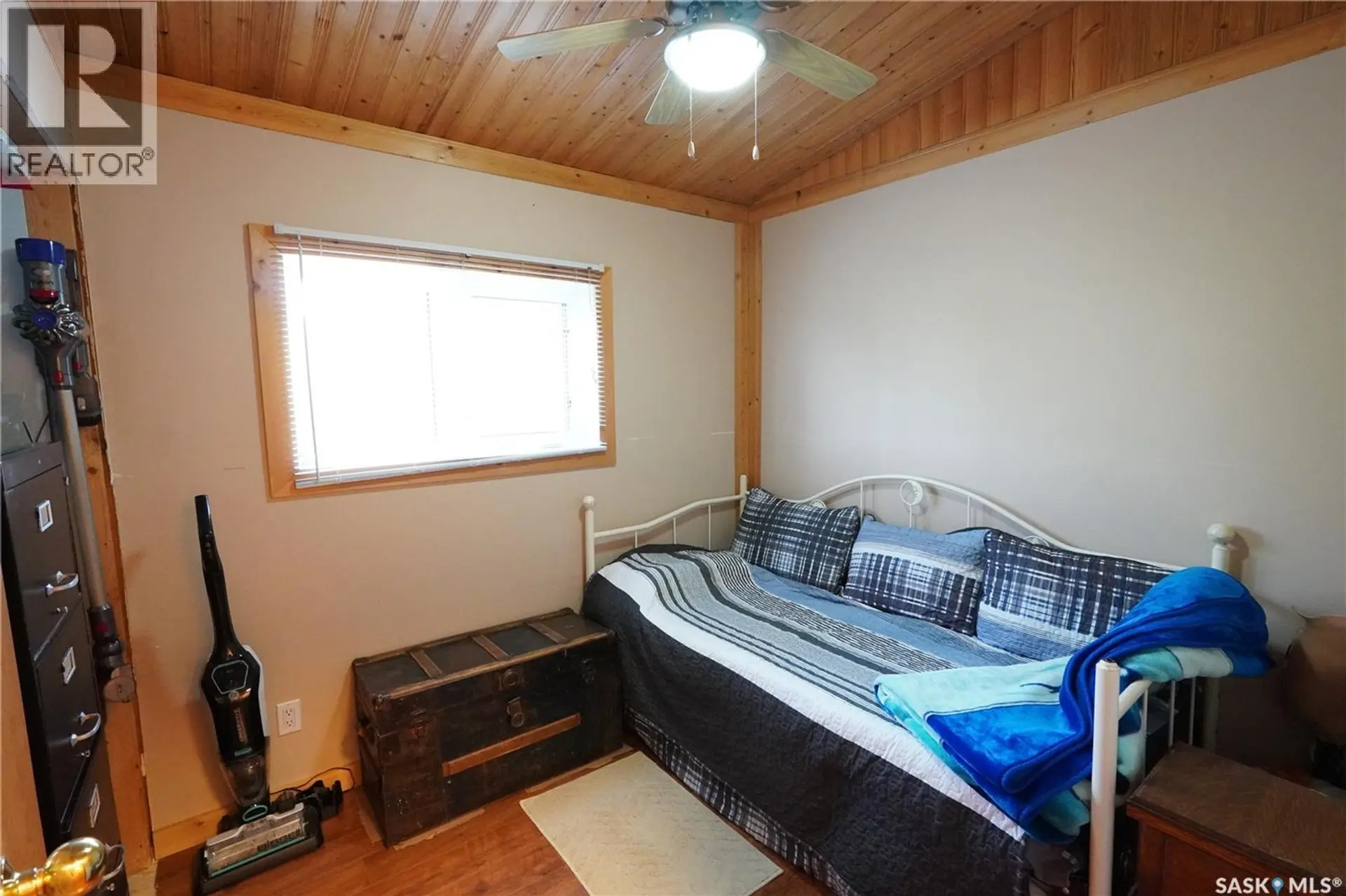 504 LAKEVIEW CRESCENT - Image 12