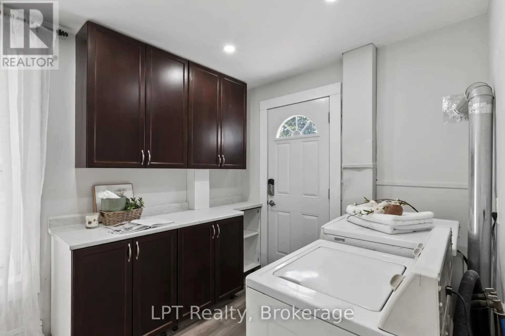 273 BETHUNE STREET - Image 11