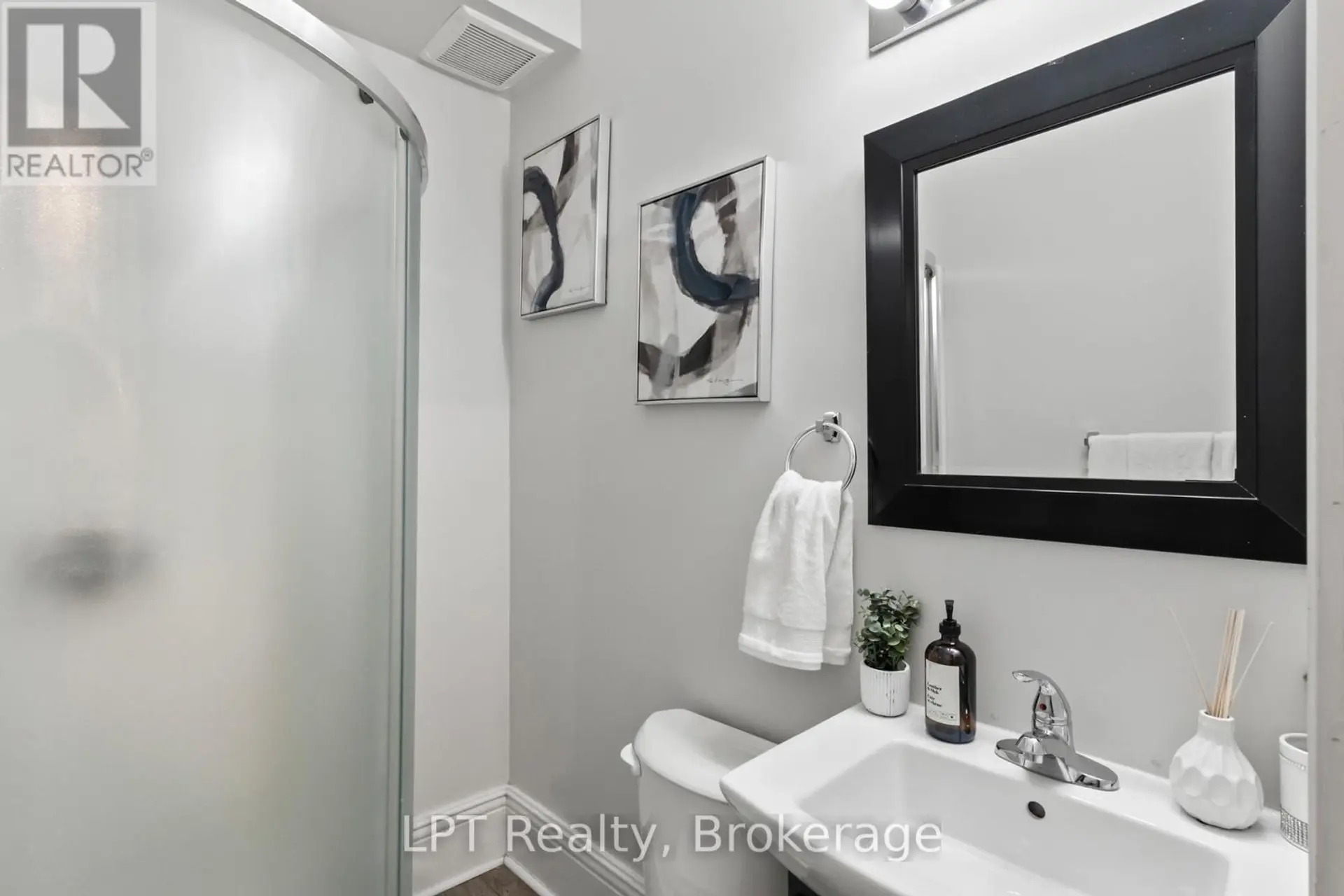 273 BETHUNE STREET - Image 12