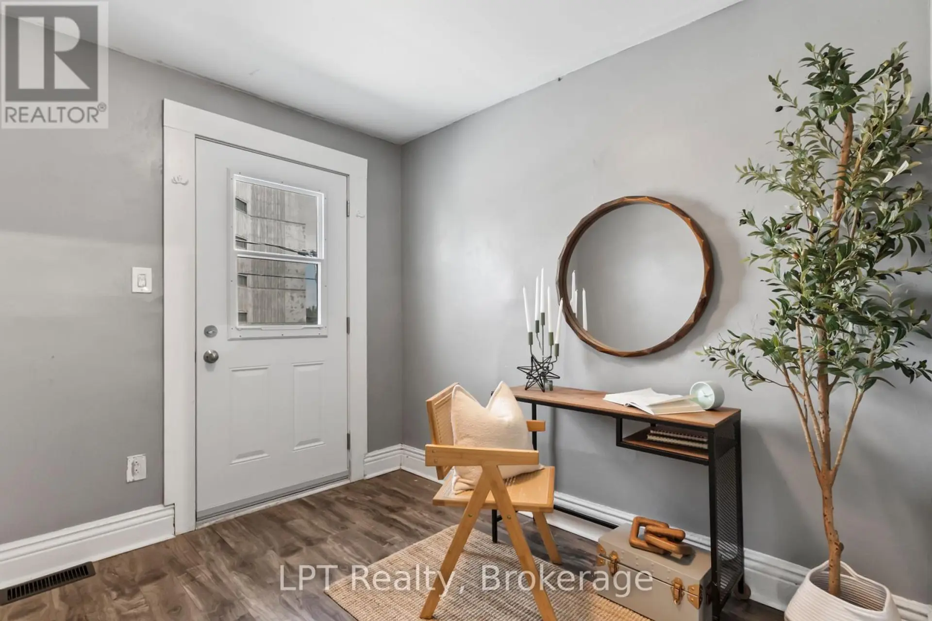 273 BETHUNE STREET - Image 16