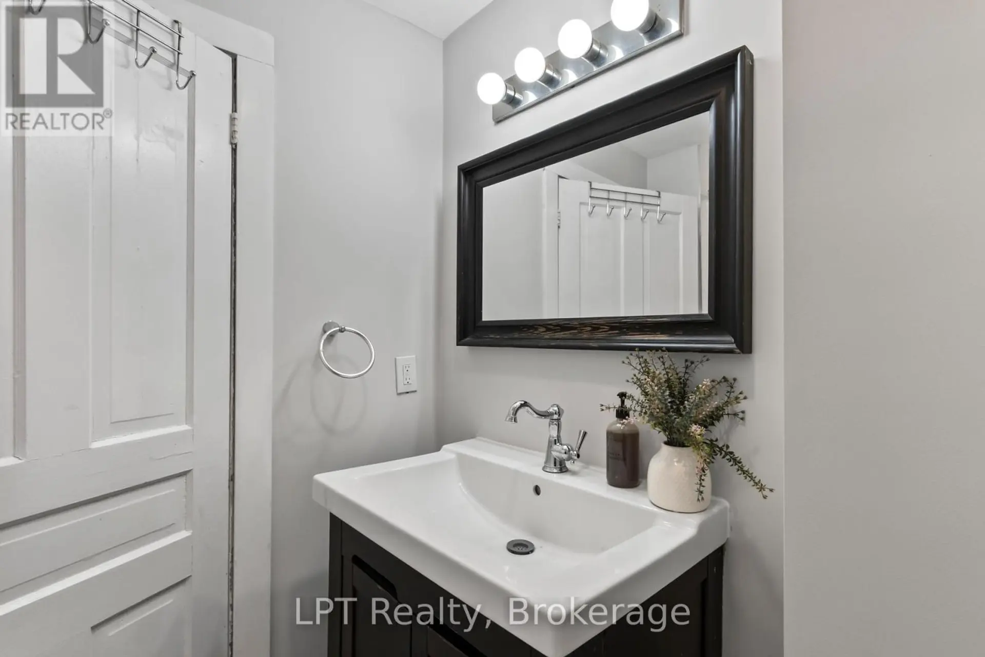 273 BETHUNE STREET - Image 18
