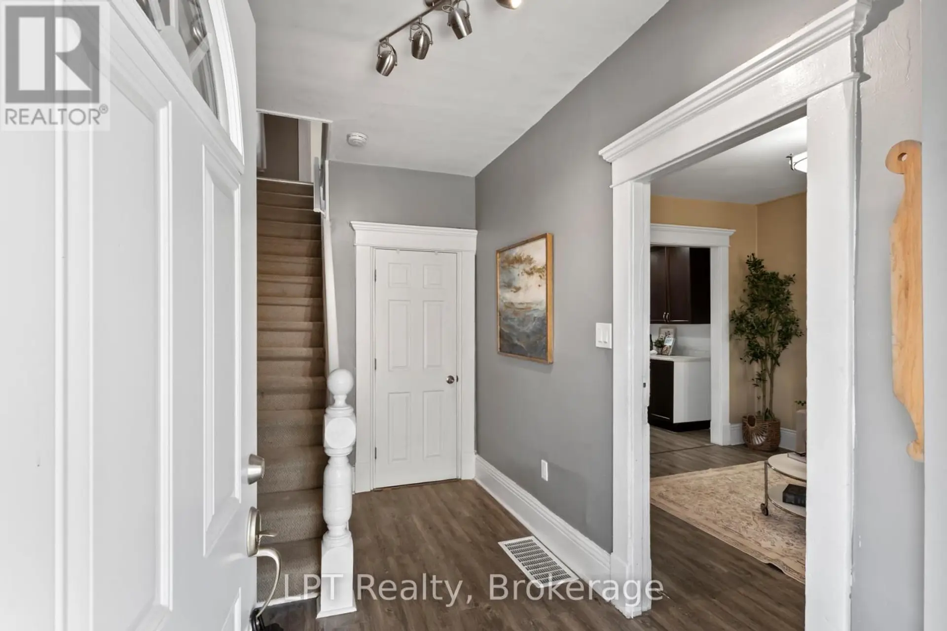 273 BETHUNE STREET - Image 2