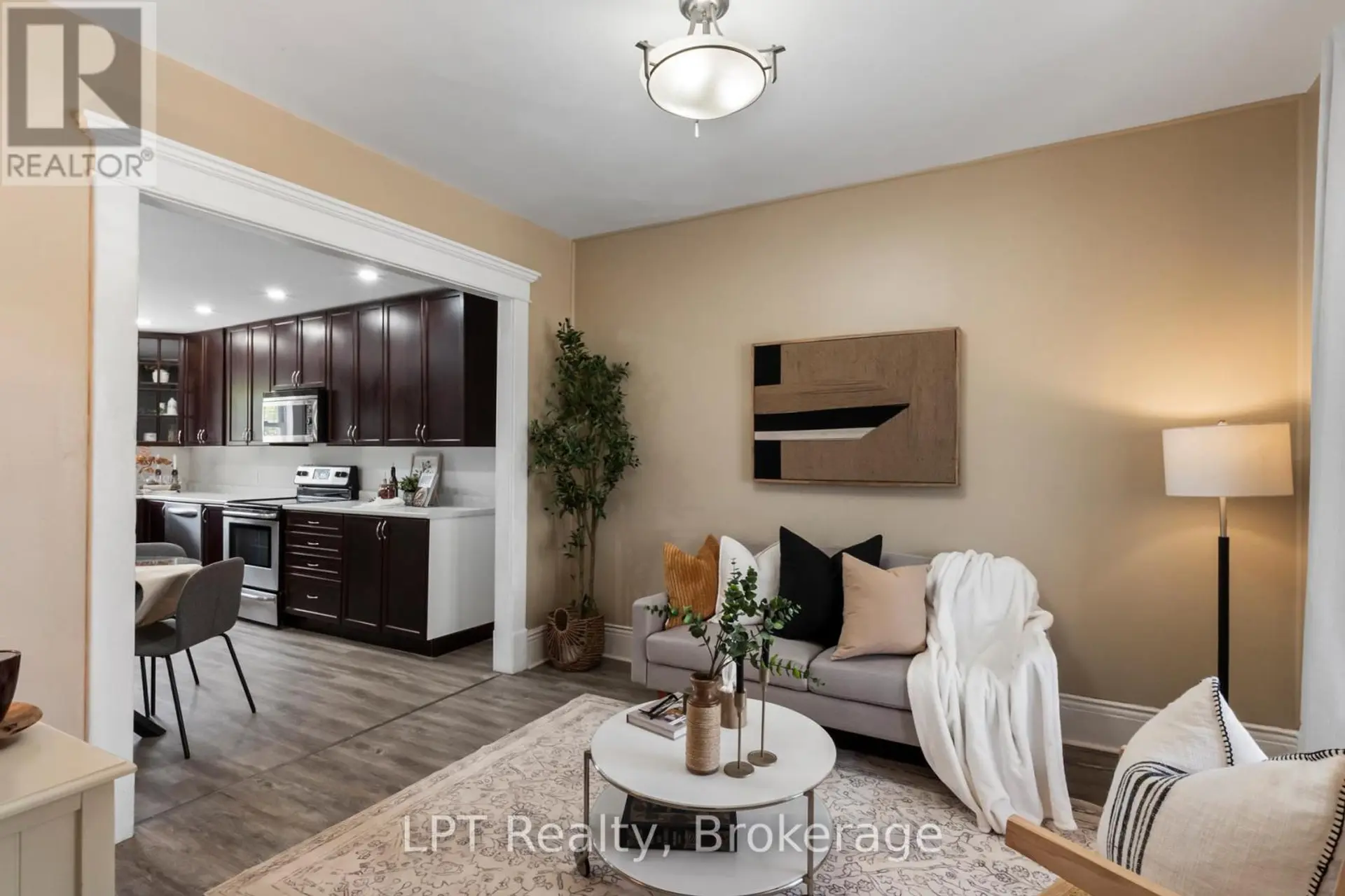 273 BETHUNE STREET - Image 3