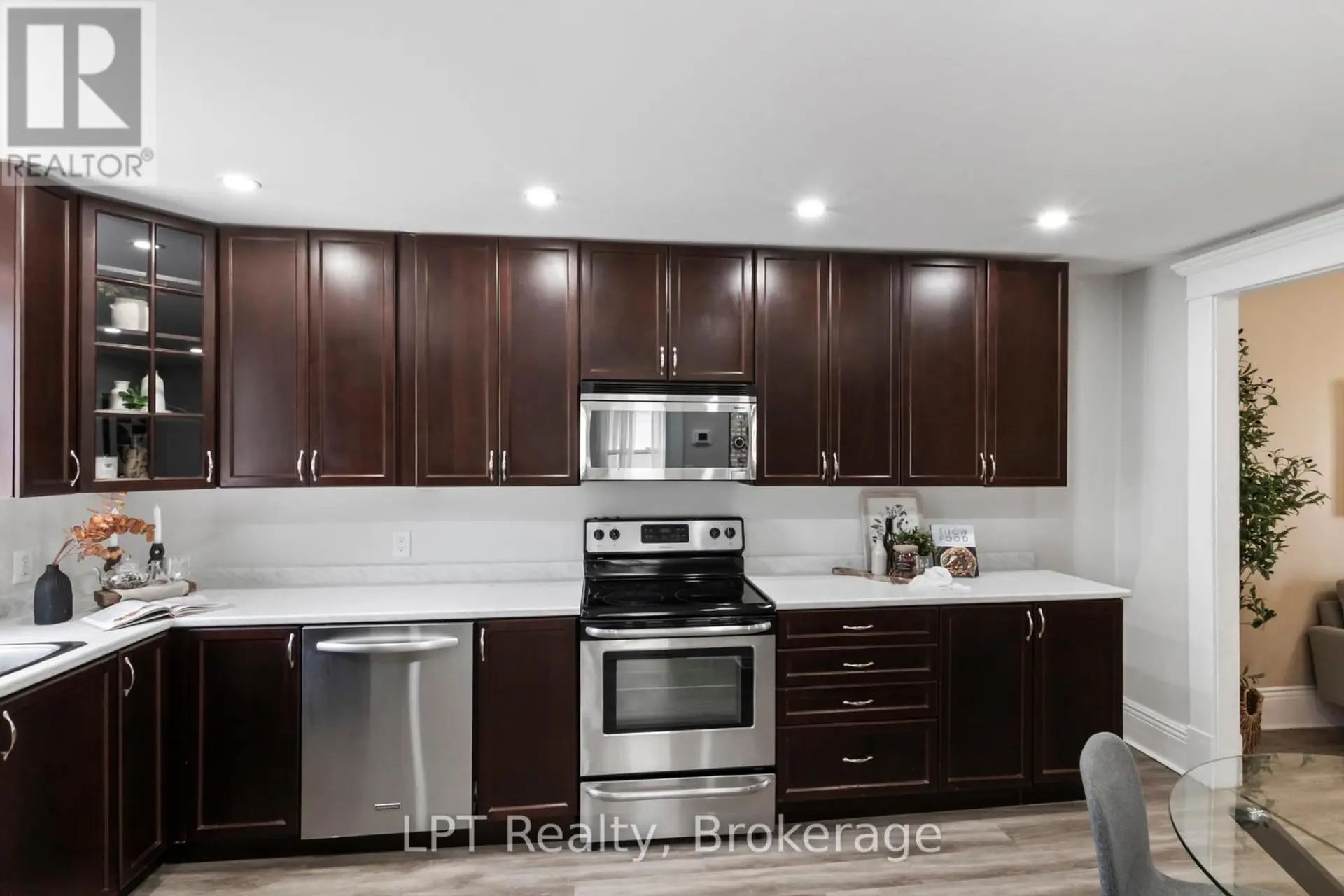273 BETHUNE STREET - Image 7