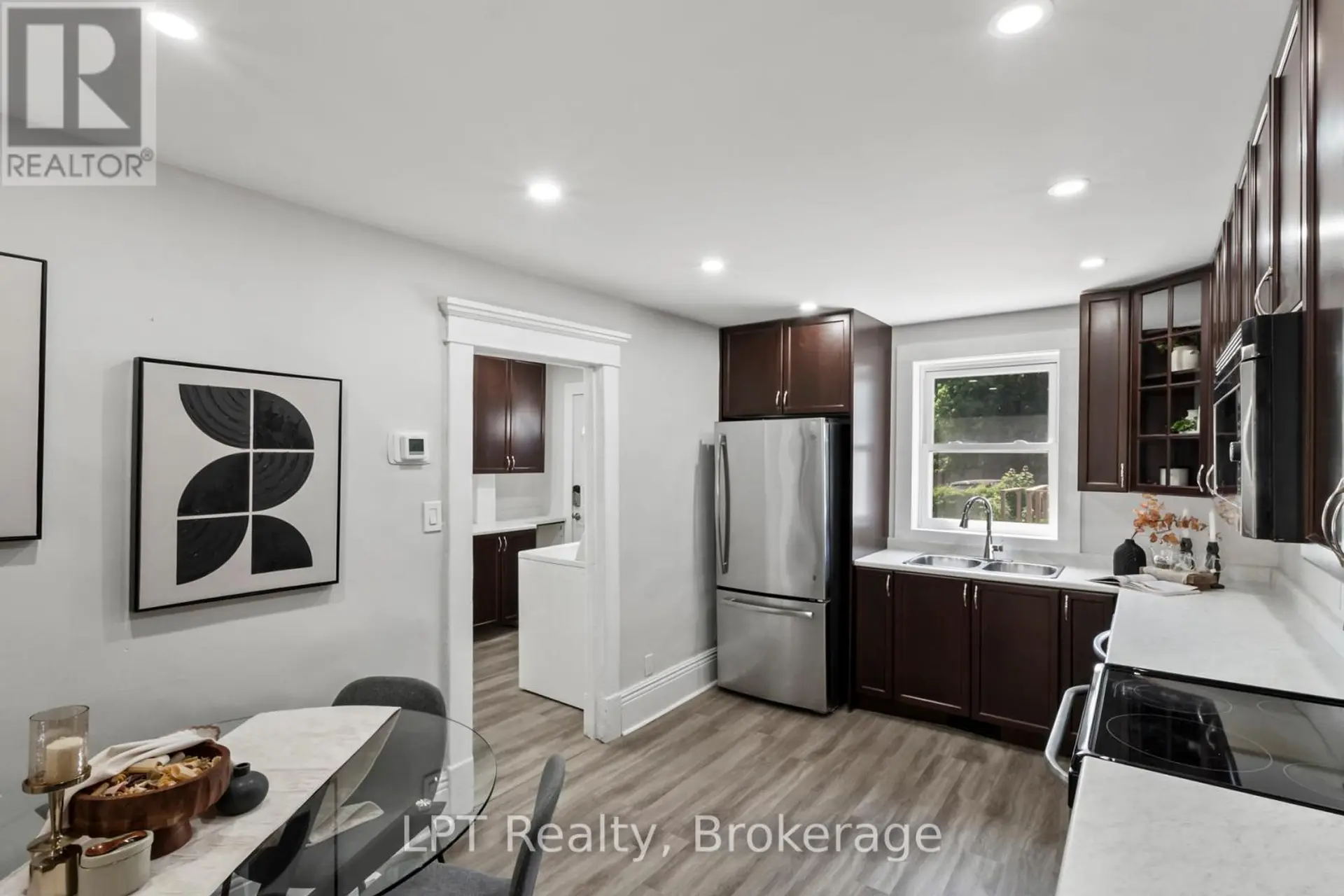 273 BETHUNE STREET - Image 8