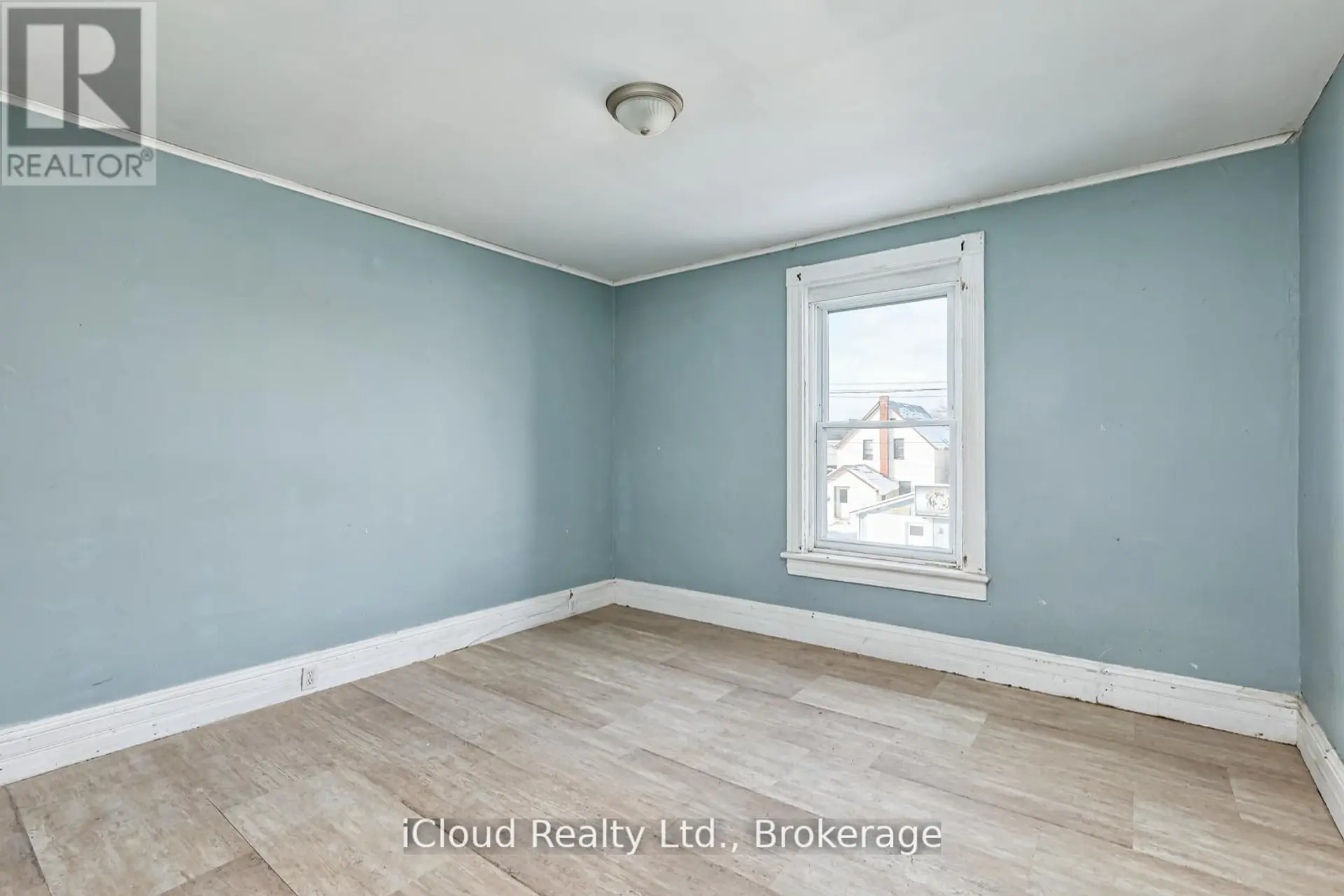 1083 3RD A AVENUE E - Image 9