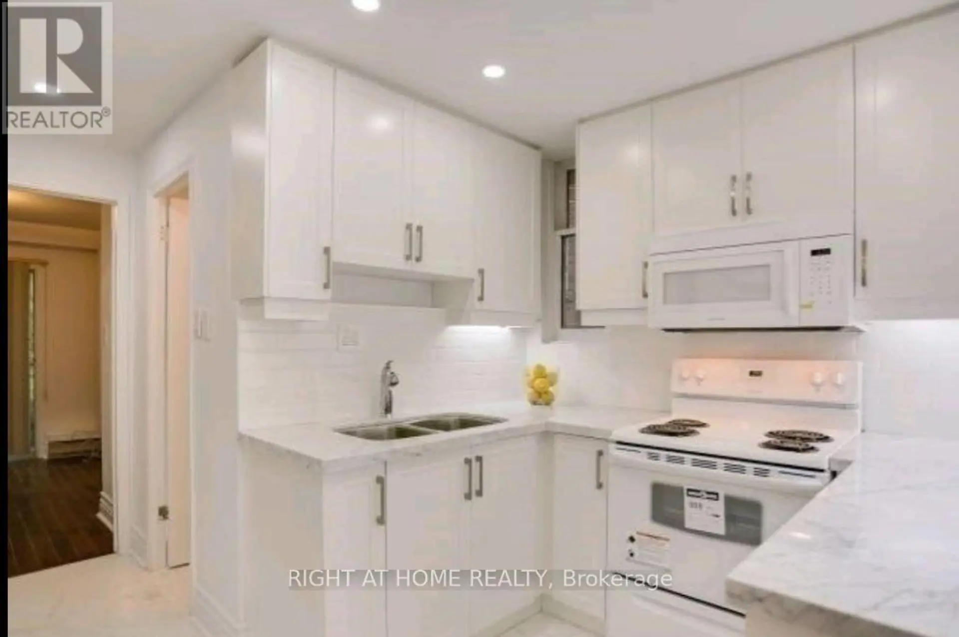 34 MACPHERSON AVENUE - Image 16