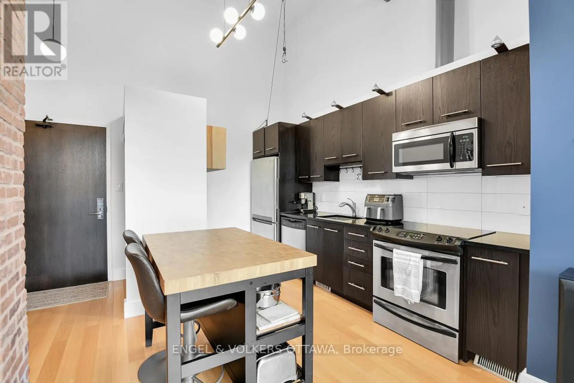 #201 108 THIRD AVENUE - Image 9