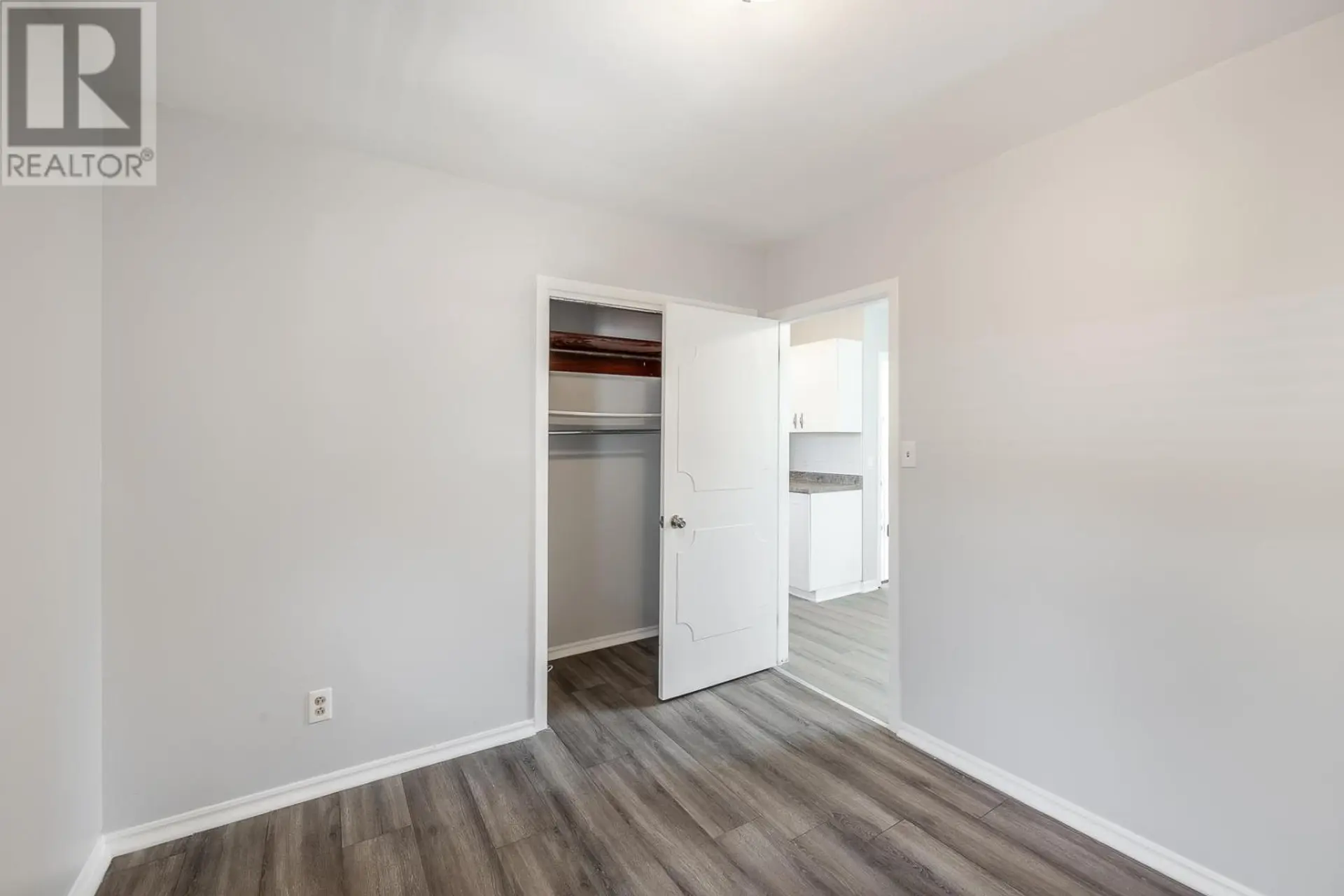 48 Churchill AVE - Image 12