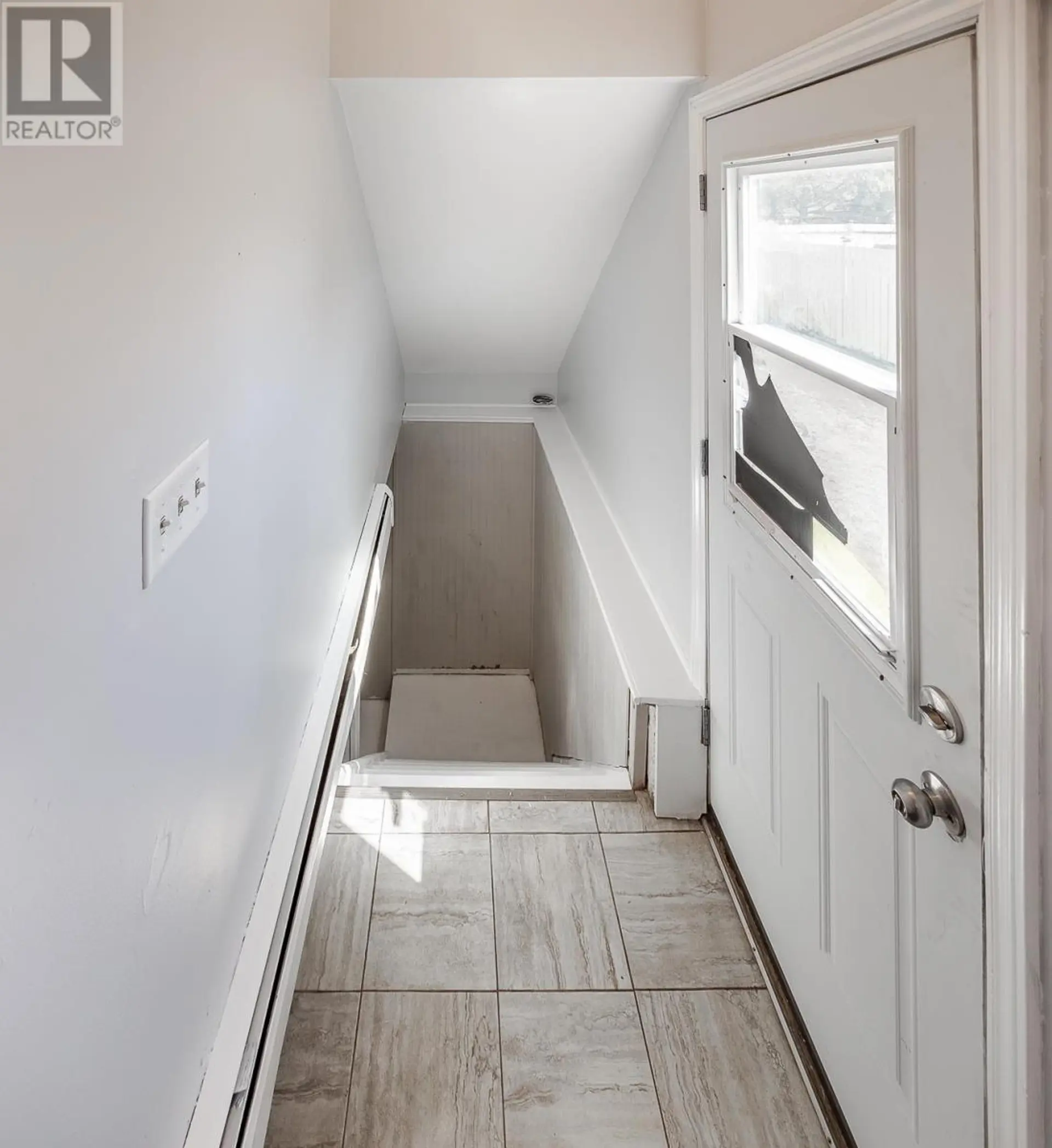 48 Churchill AVE - Image 16