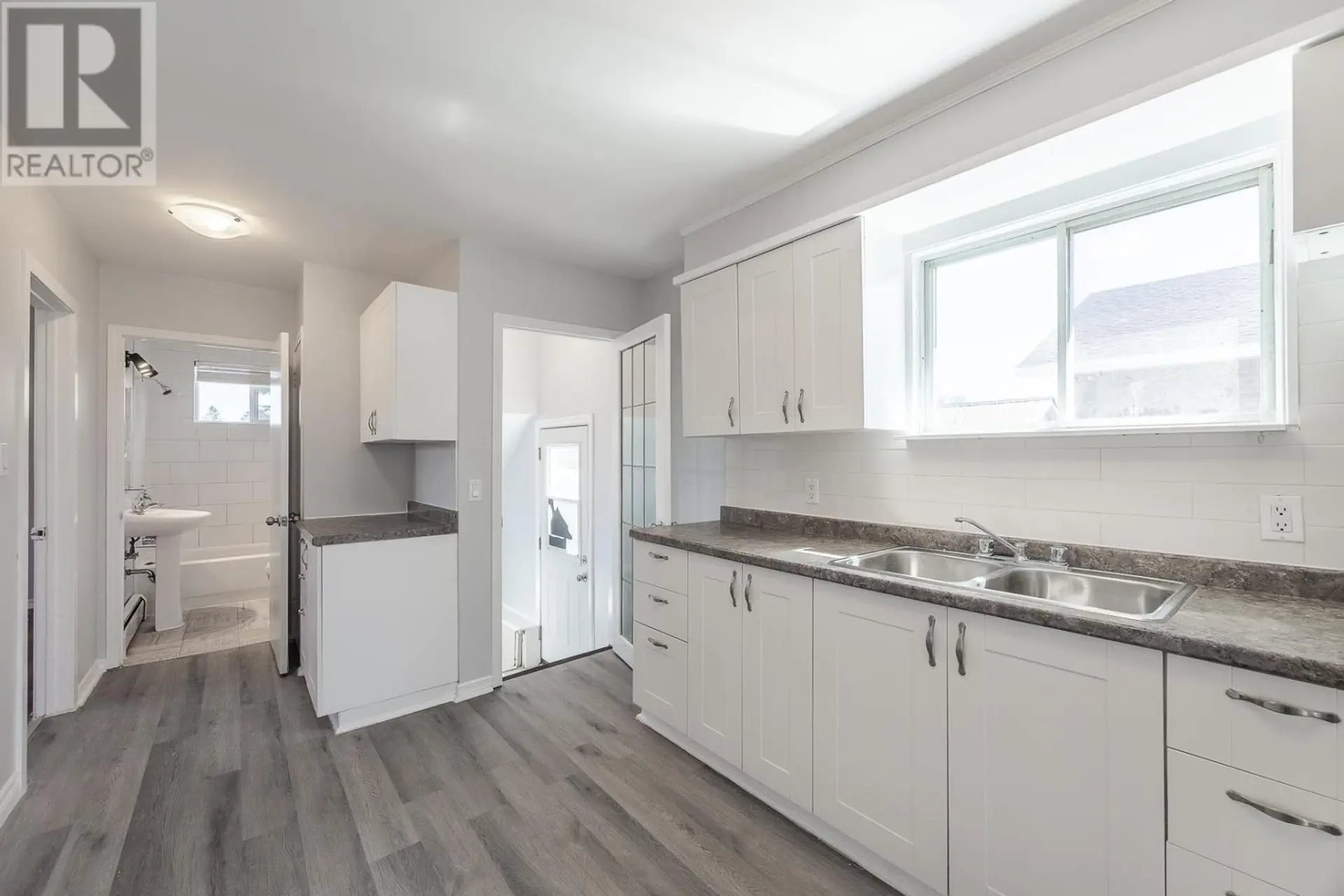 48 Churchill AVE - Image 10