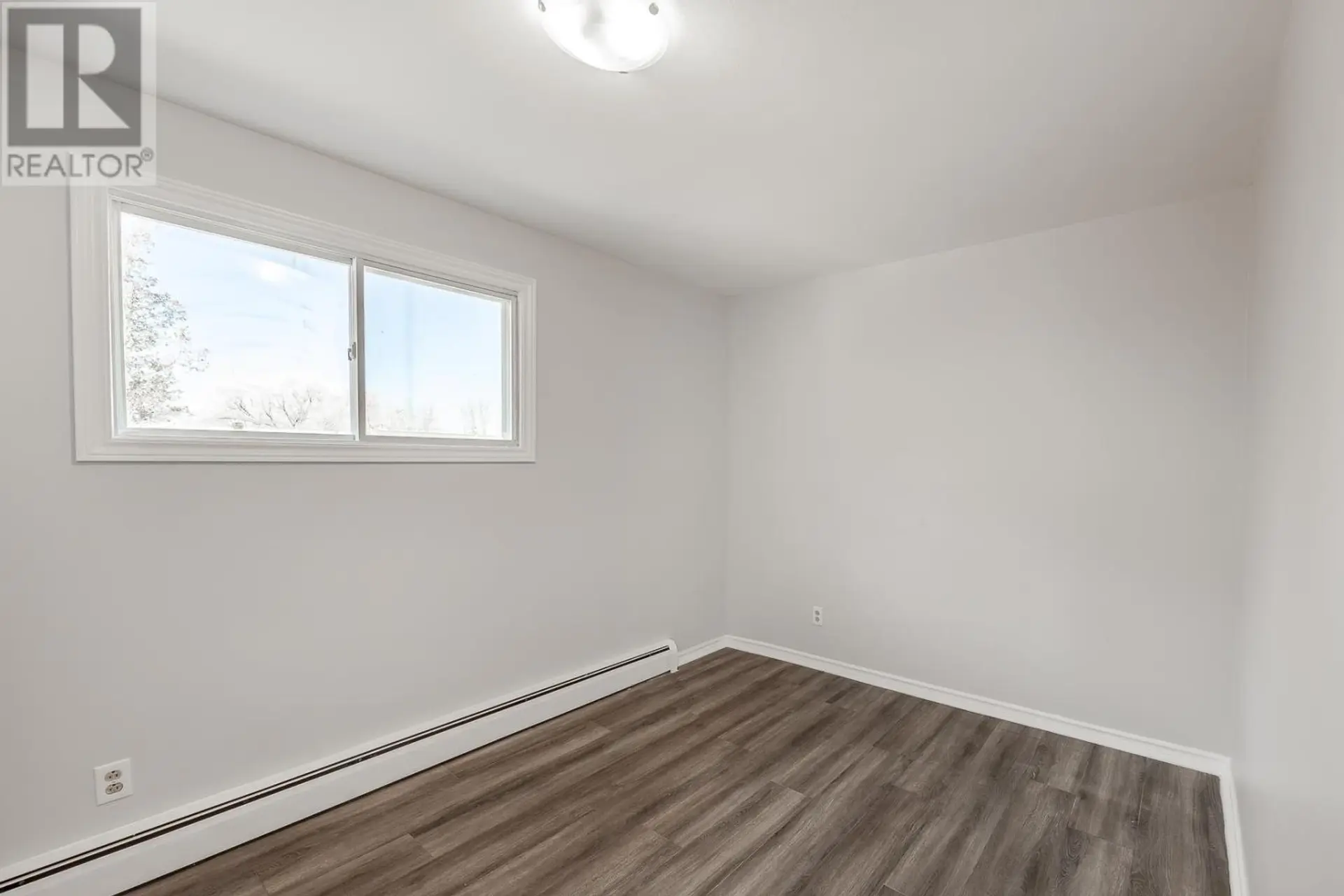 48 Churchill AVE - Image 13