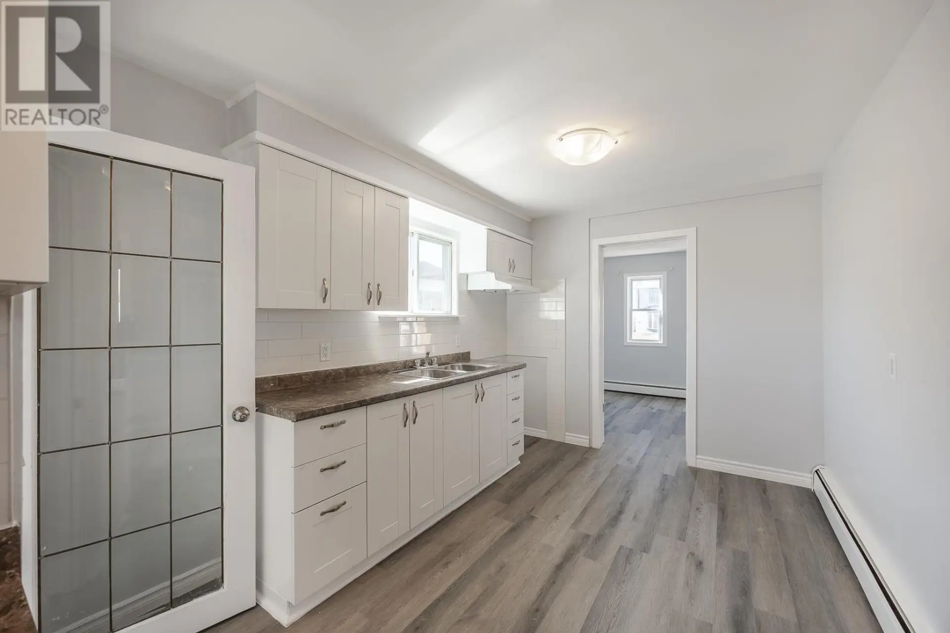 48 Churchill AVE - Image 9
