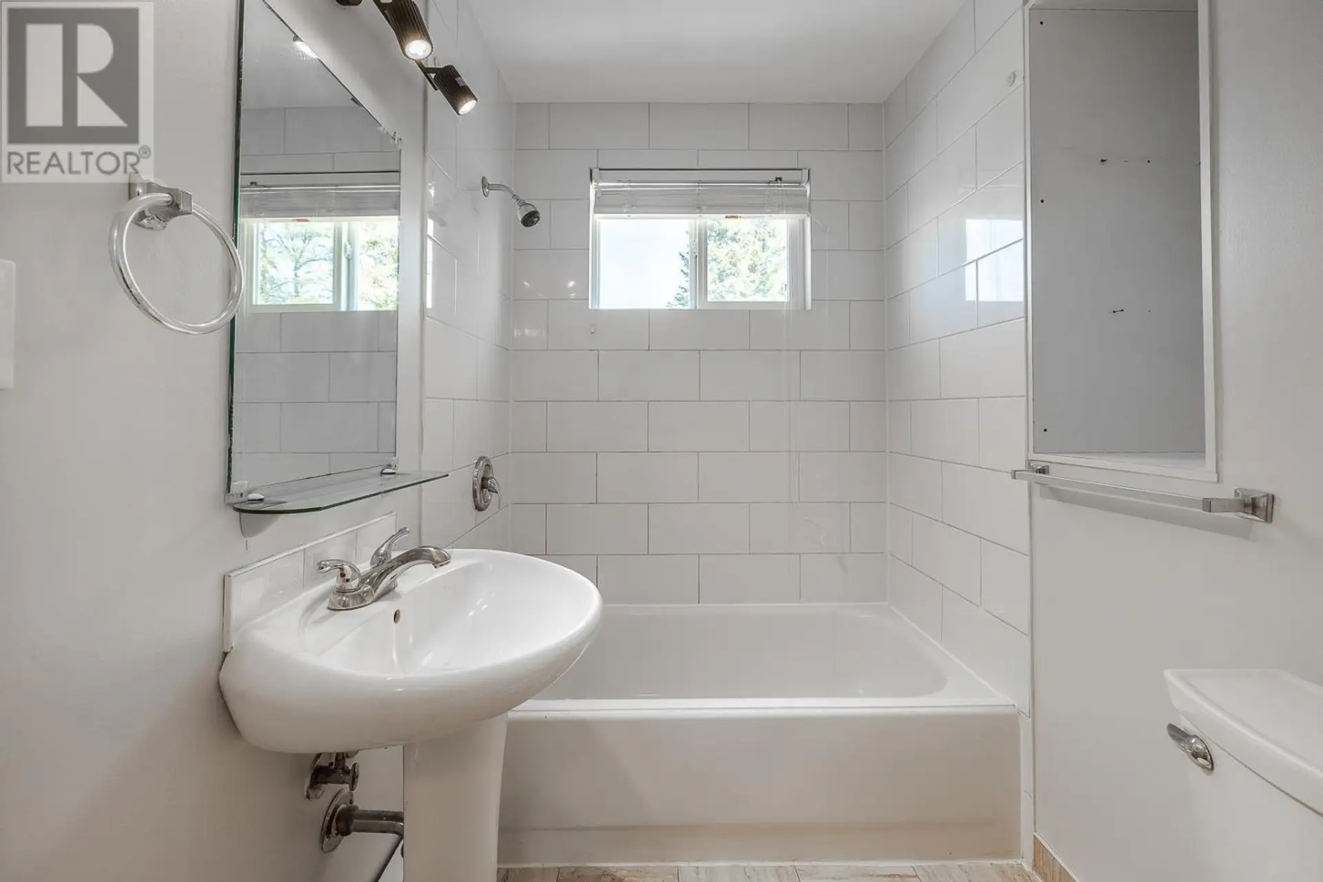 48 Churchill AVE - Image 15