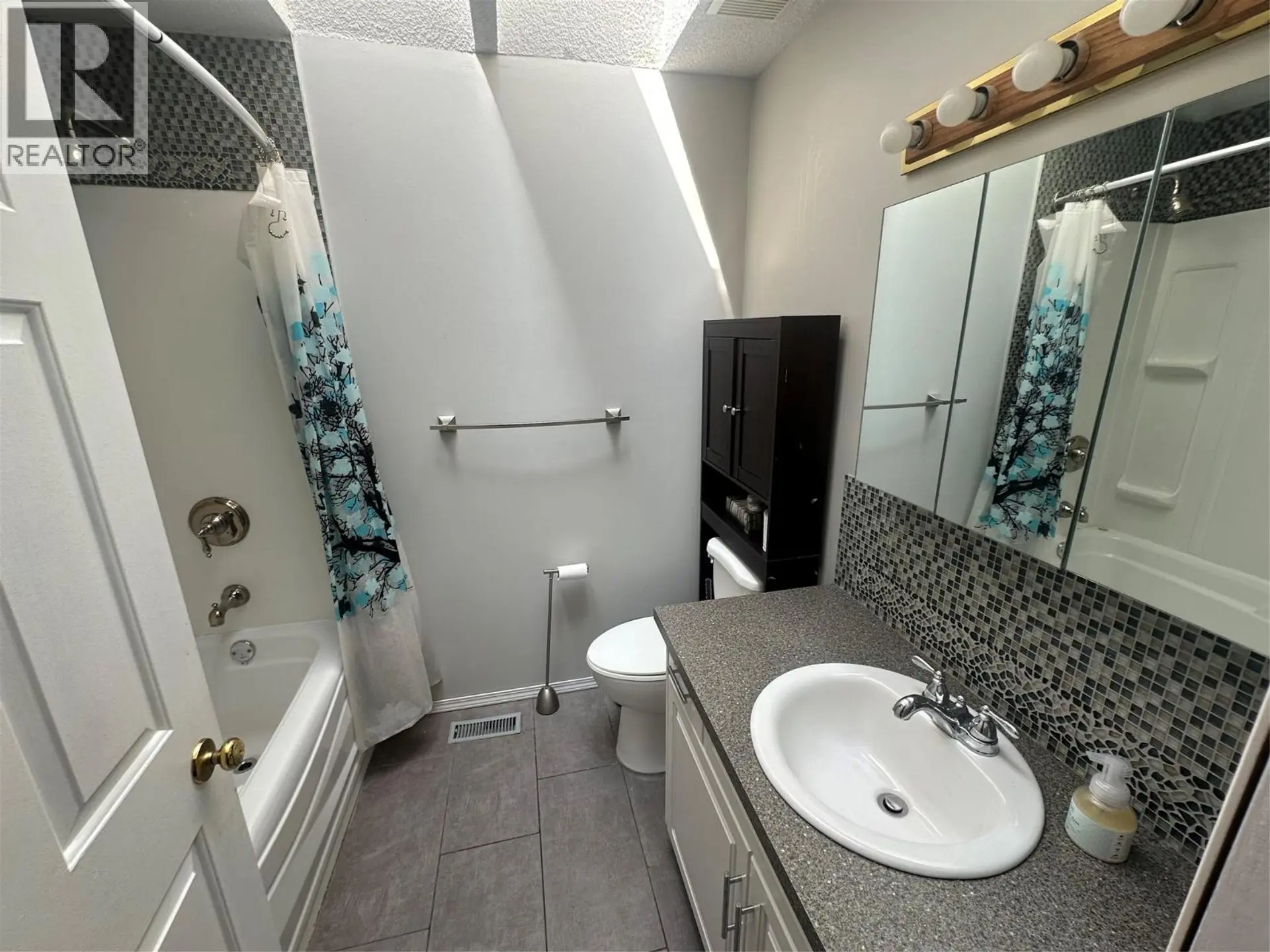 4108 52A Place NE - Image 9