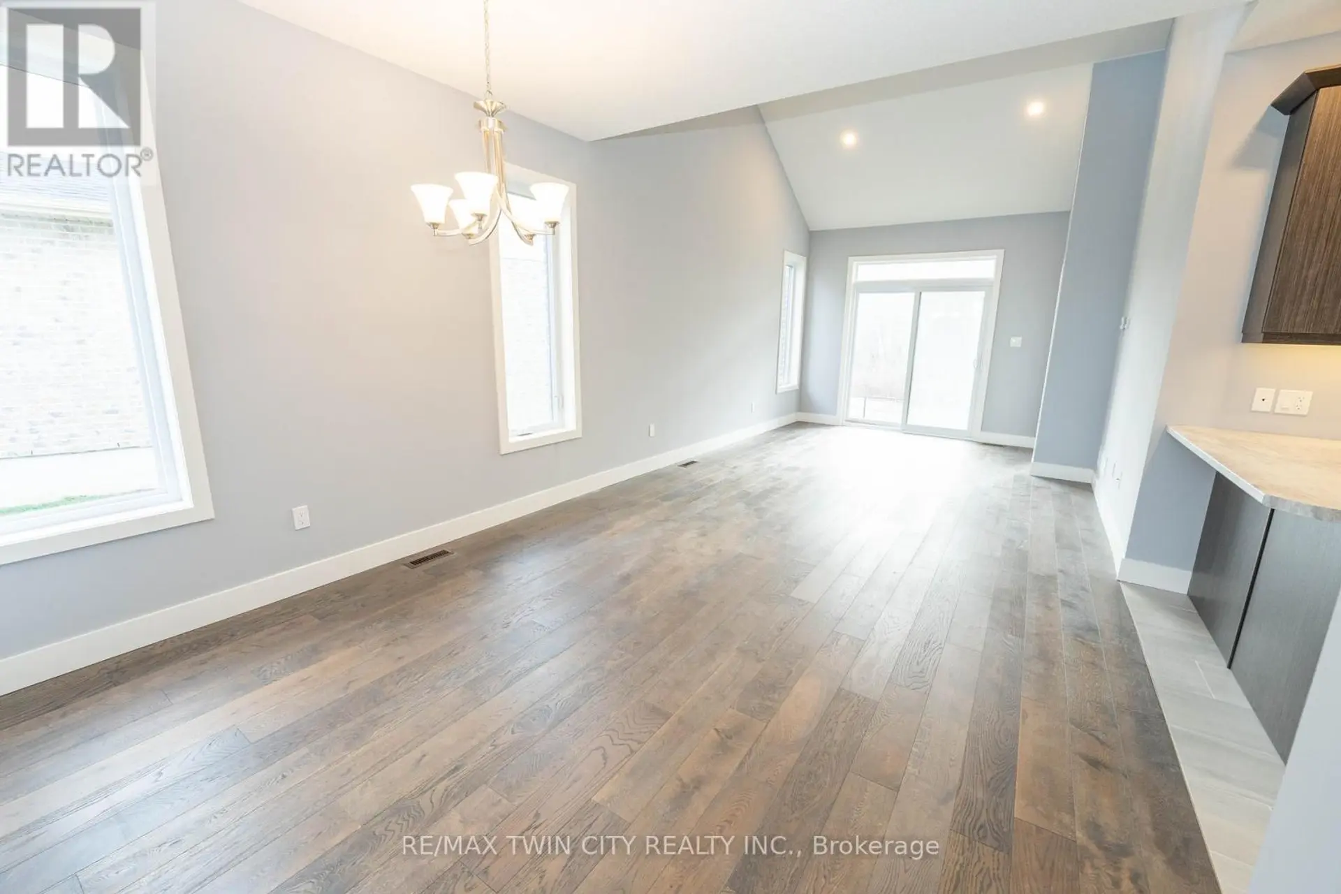 2084 EVANS BOULEVARD - Image 2