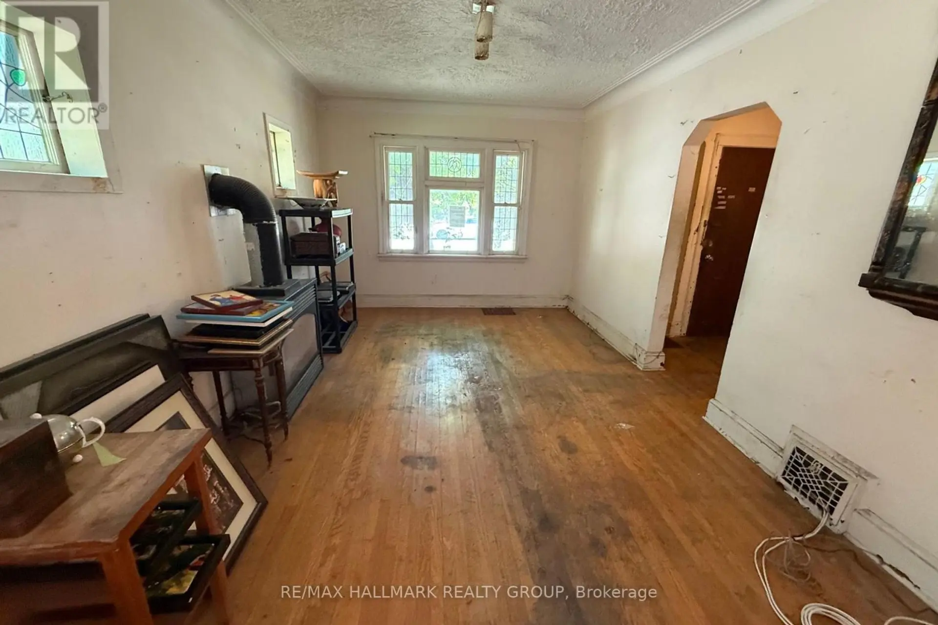 142 CLARENDON AVENUE - Image 3