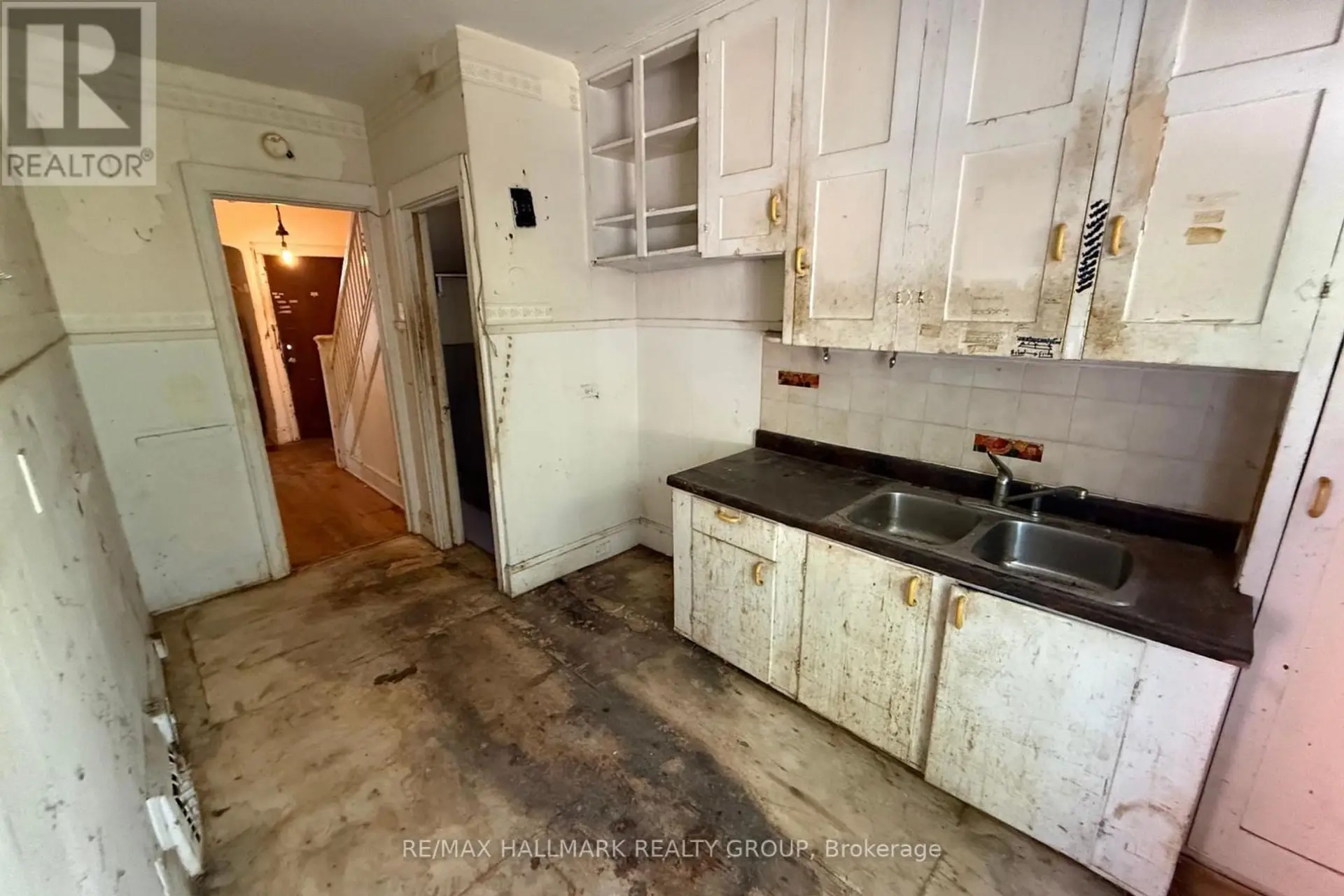 142 CLARENDON AVENUE - Image 5