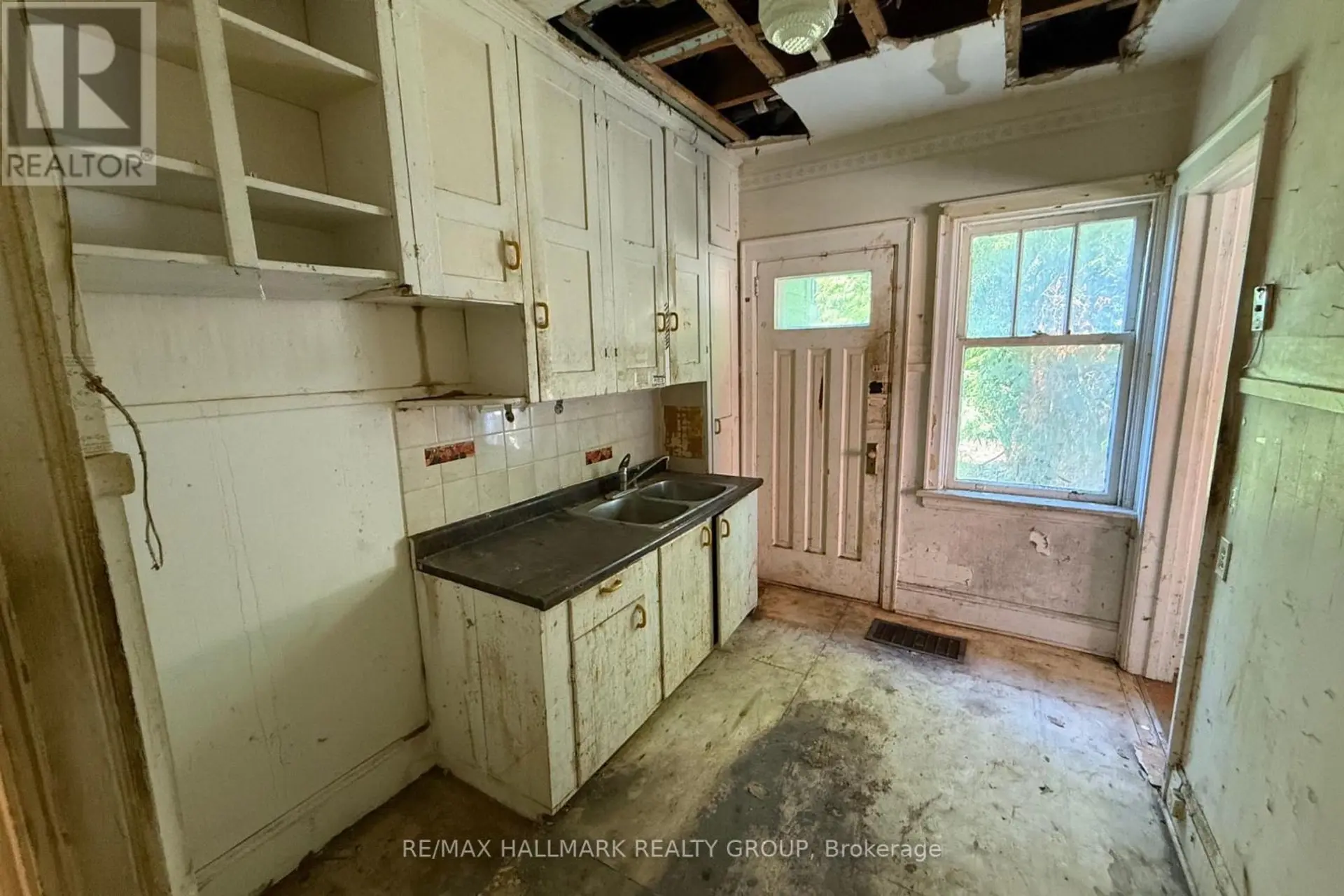 142 CLARENDON AVENUE - Image 6