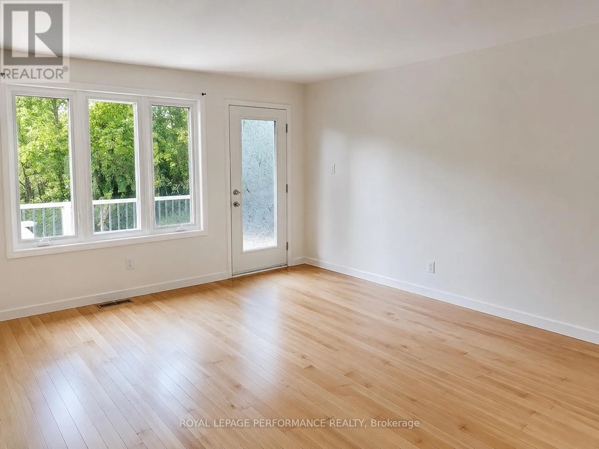 #33 59 STRATHAVEN PRIVATE - Image 9