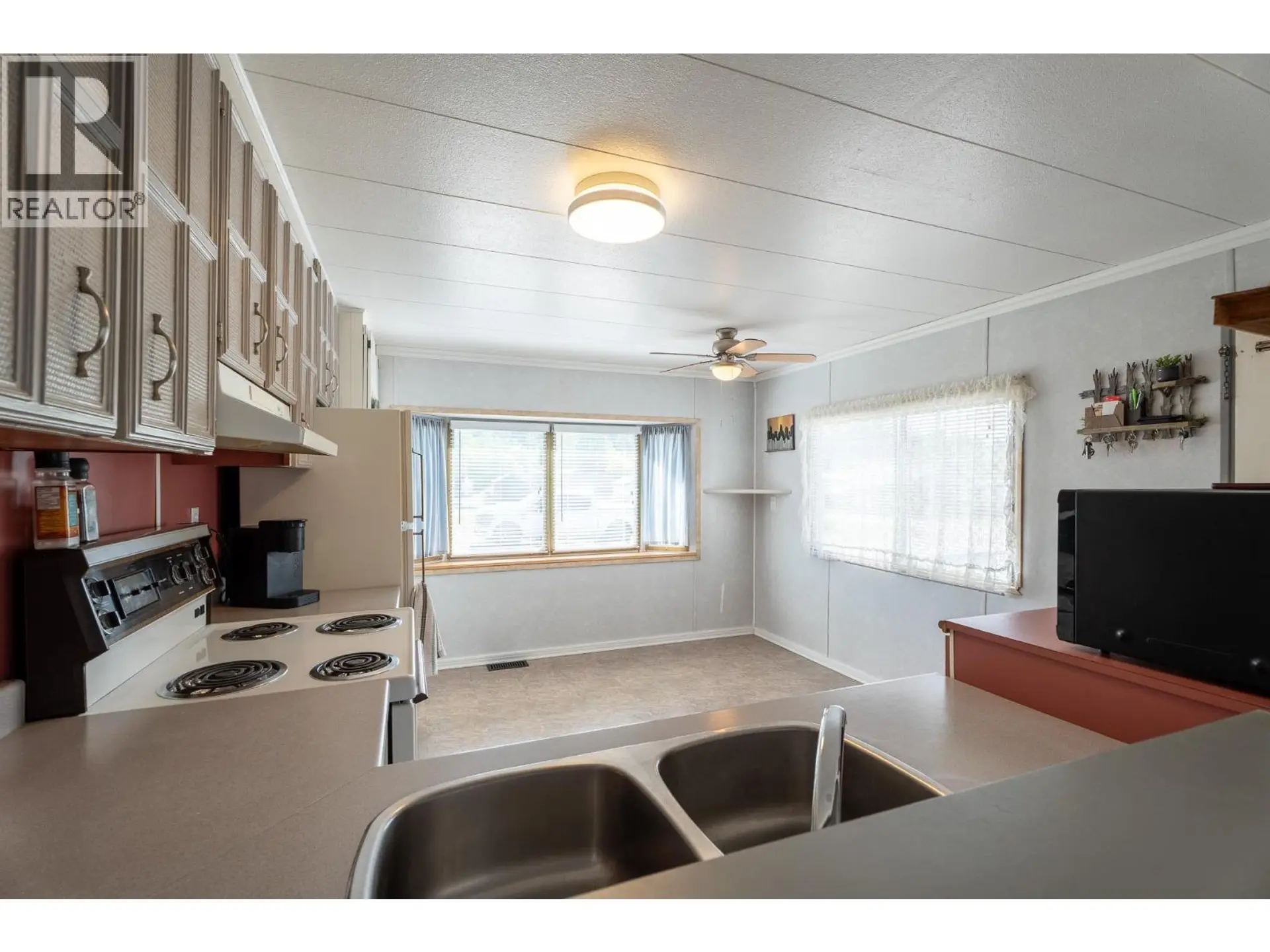 #10 8680 CASTLE ROAD - Image 7