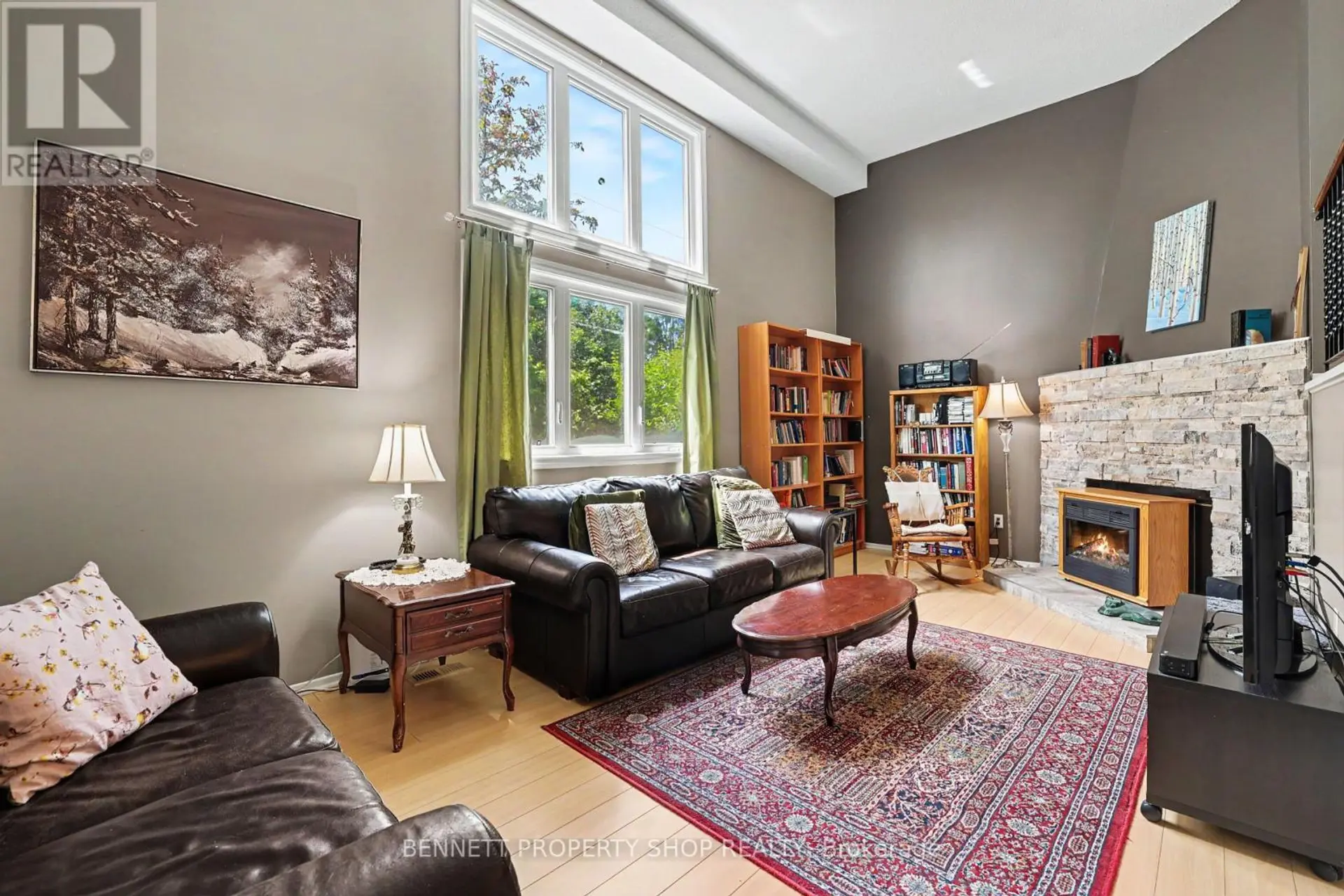 #61 3205 UPLANDS DRIVE - Image 2