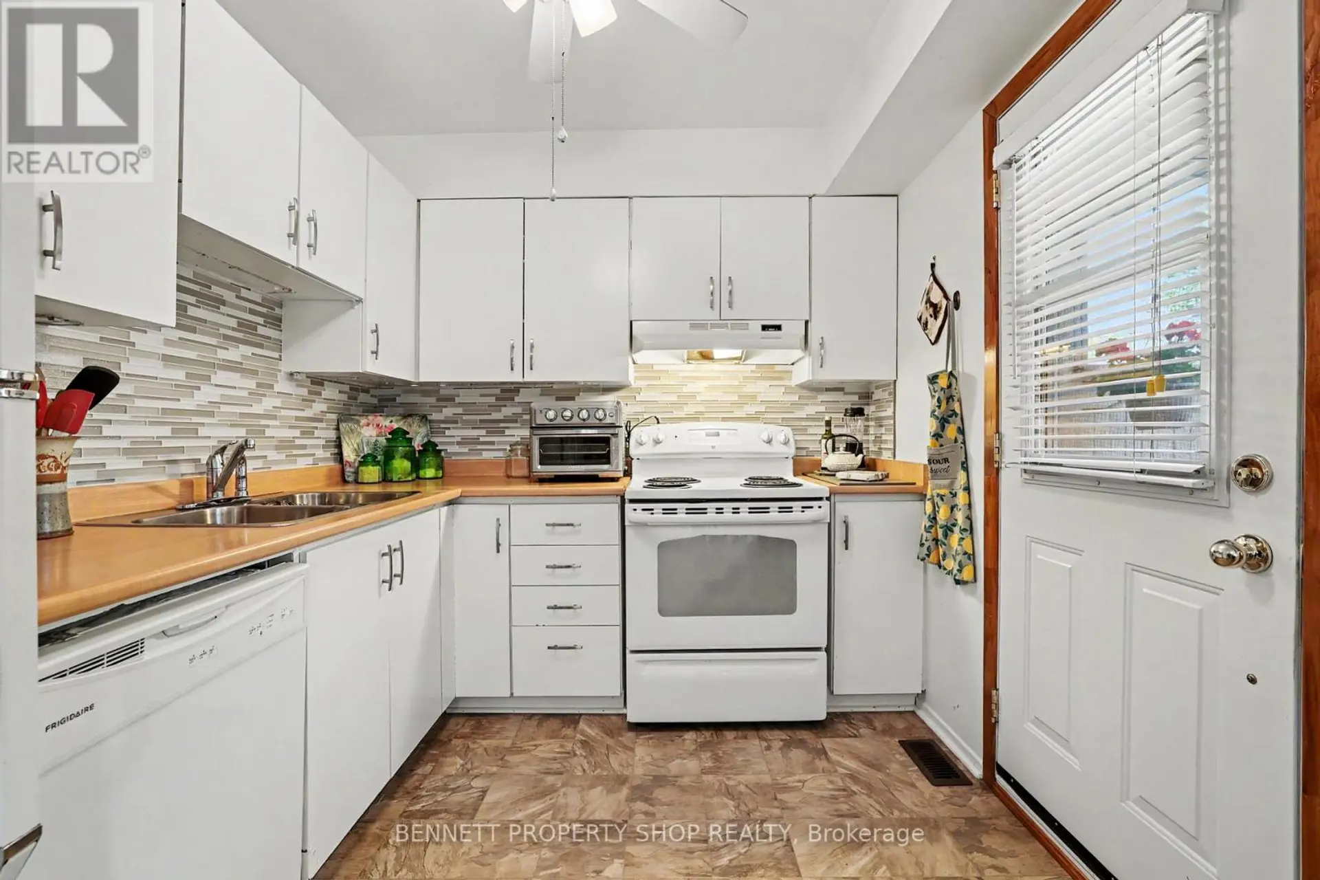 #61 3205 UPLANDS DRIVE - Image 6