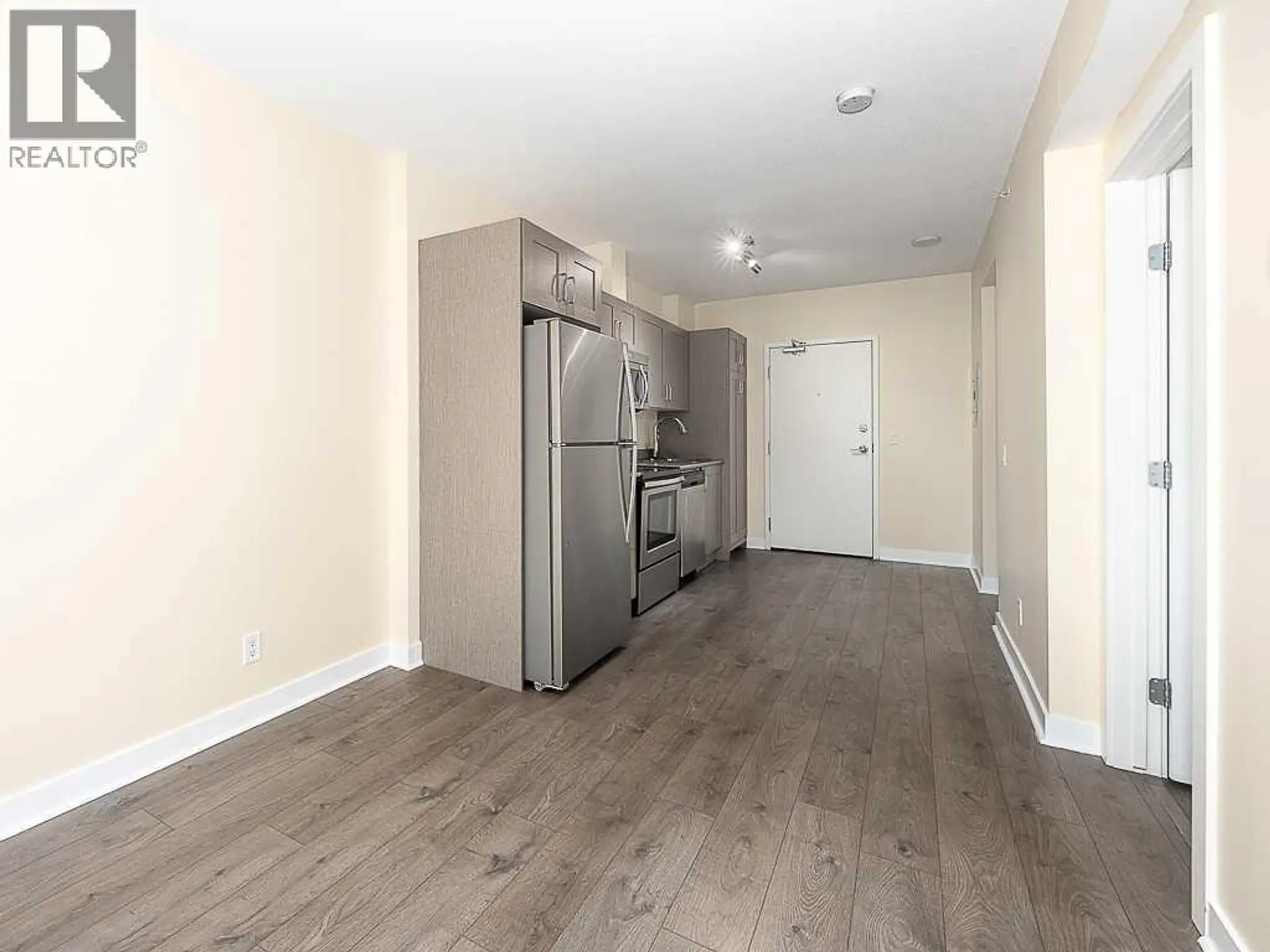 #706 30 Brentwood Common NW - Image 8