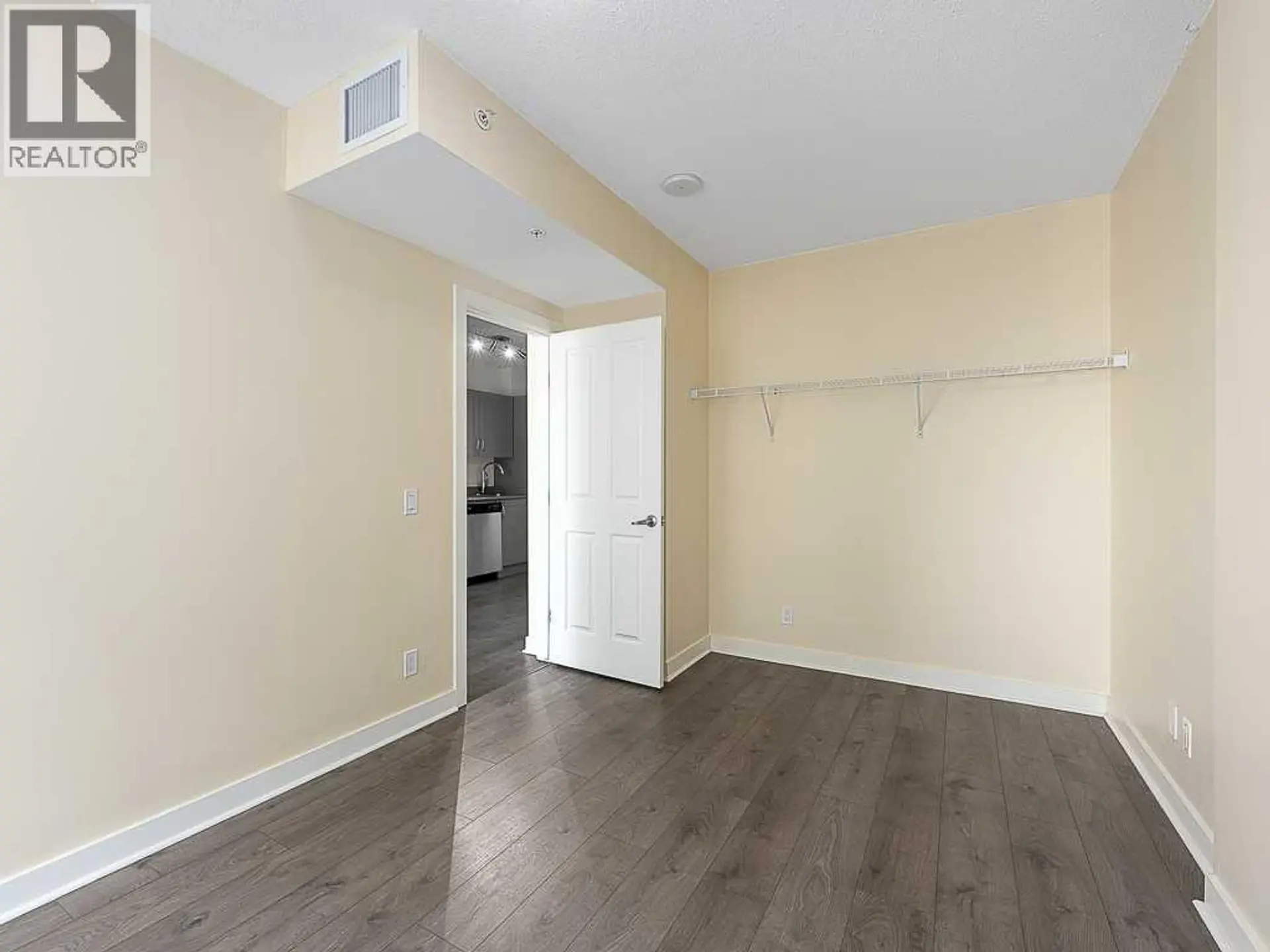 #706 30 Brentwood Common NW - Image 14